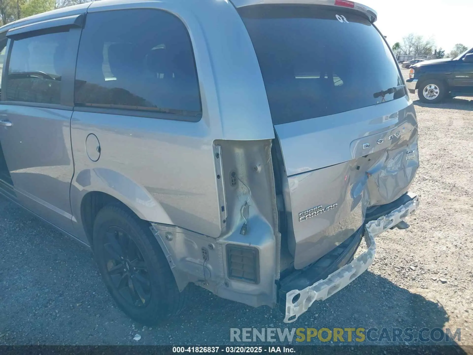 20 Photograph of a damaged car 2C4RDGEG2KR760353 DODGE GRAND CARAVAN 2019