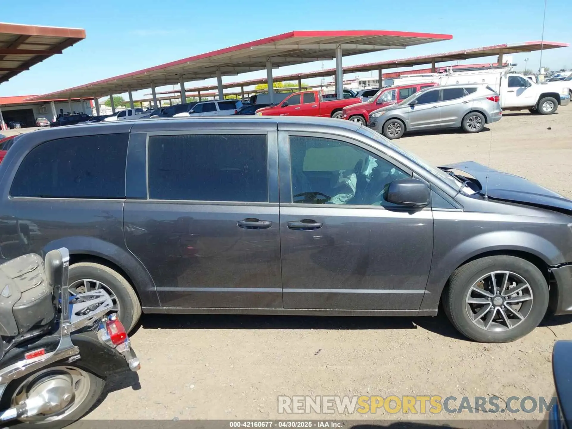 12 Photograph of a damaged car 2C4RDGEG3KR533947 DODGE GRAND CARAVAN 2019