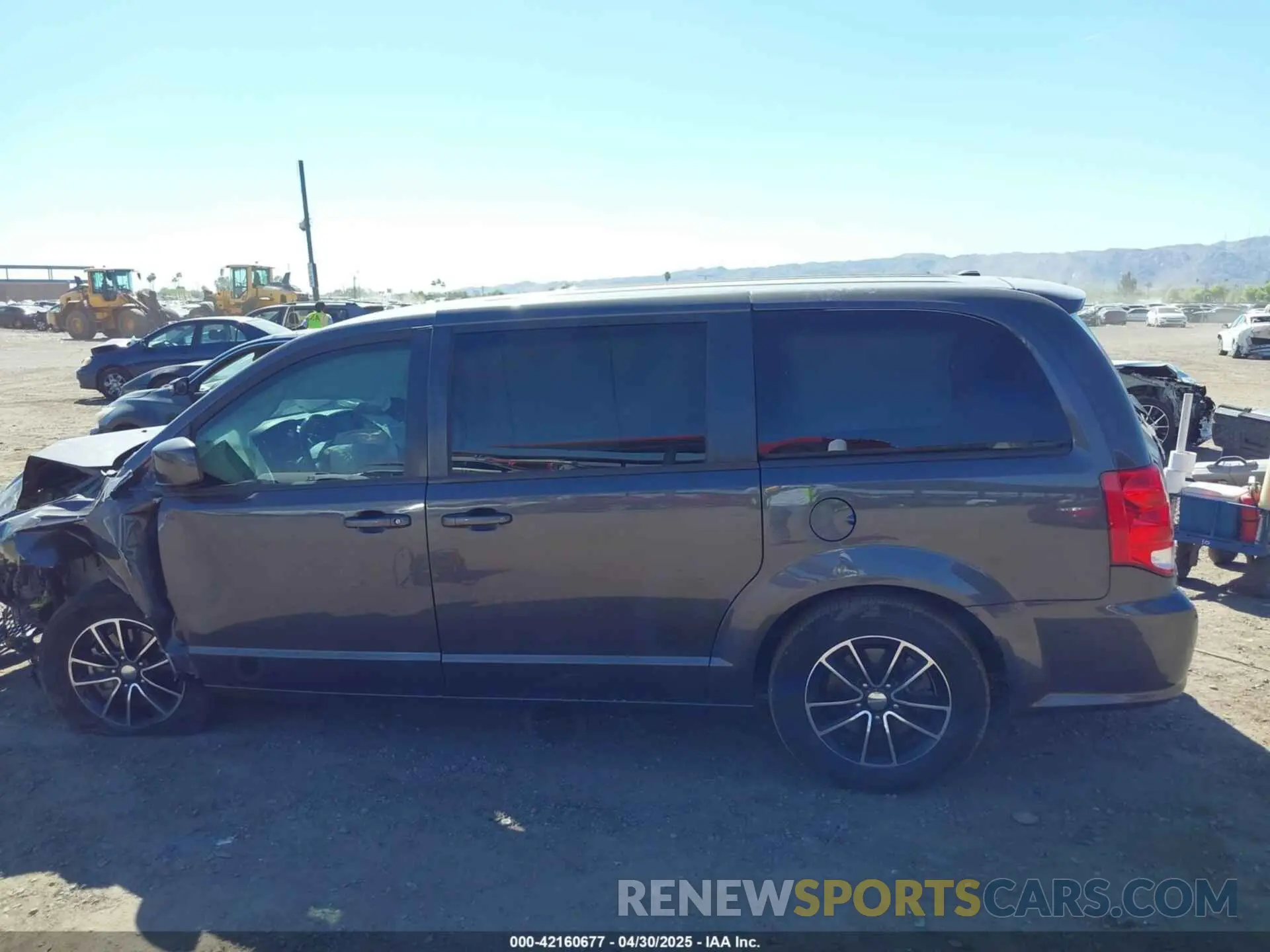 13 Photograph of a damaged car 2C4RDGEG3KR533947 DODGE GRAND CARAVAN 2019