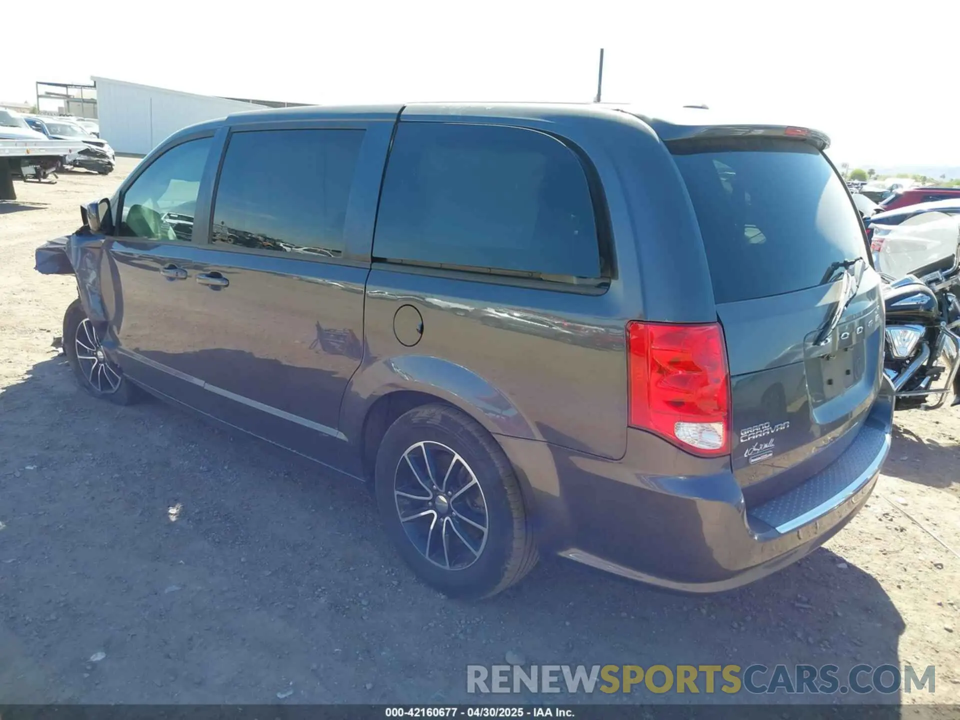3 Photograph of a damaged car 2C4RDGEG3KR533947 DODGE GRAND CARAVAN 2019