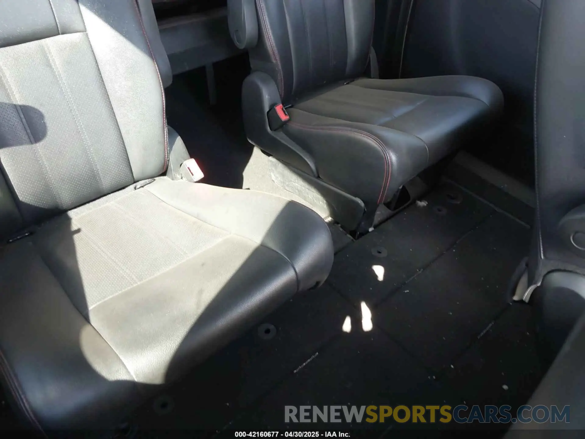 8 Photograph of a damaged car 2C4RDGEG3KR533947 DODGE GRAND CARAVAN 2019
