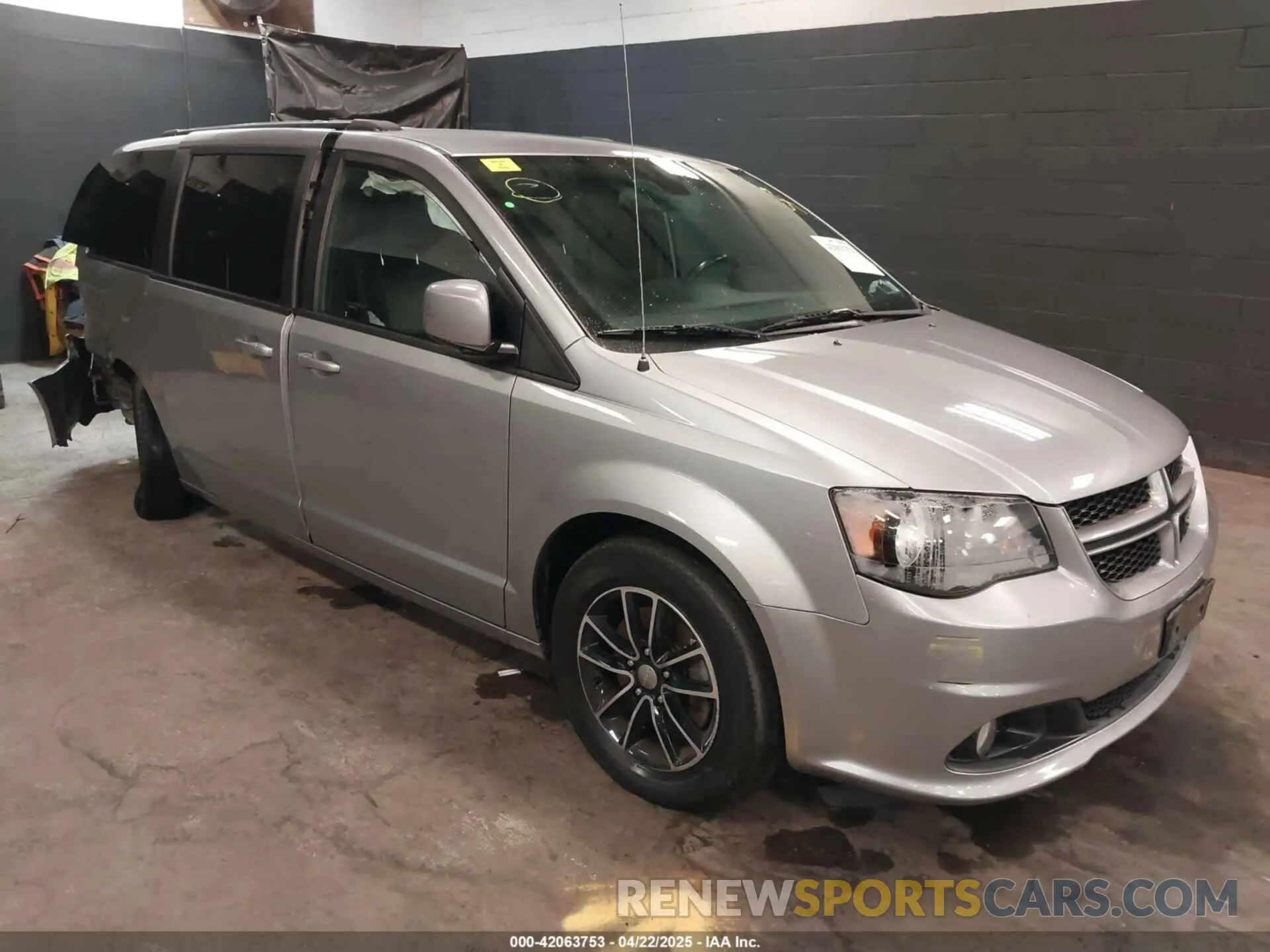 1 Photograph of a damaged car 2C4RDGEG3KR663355 DODGE GRAND CARAVAN 2019