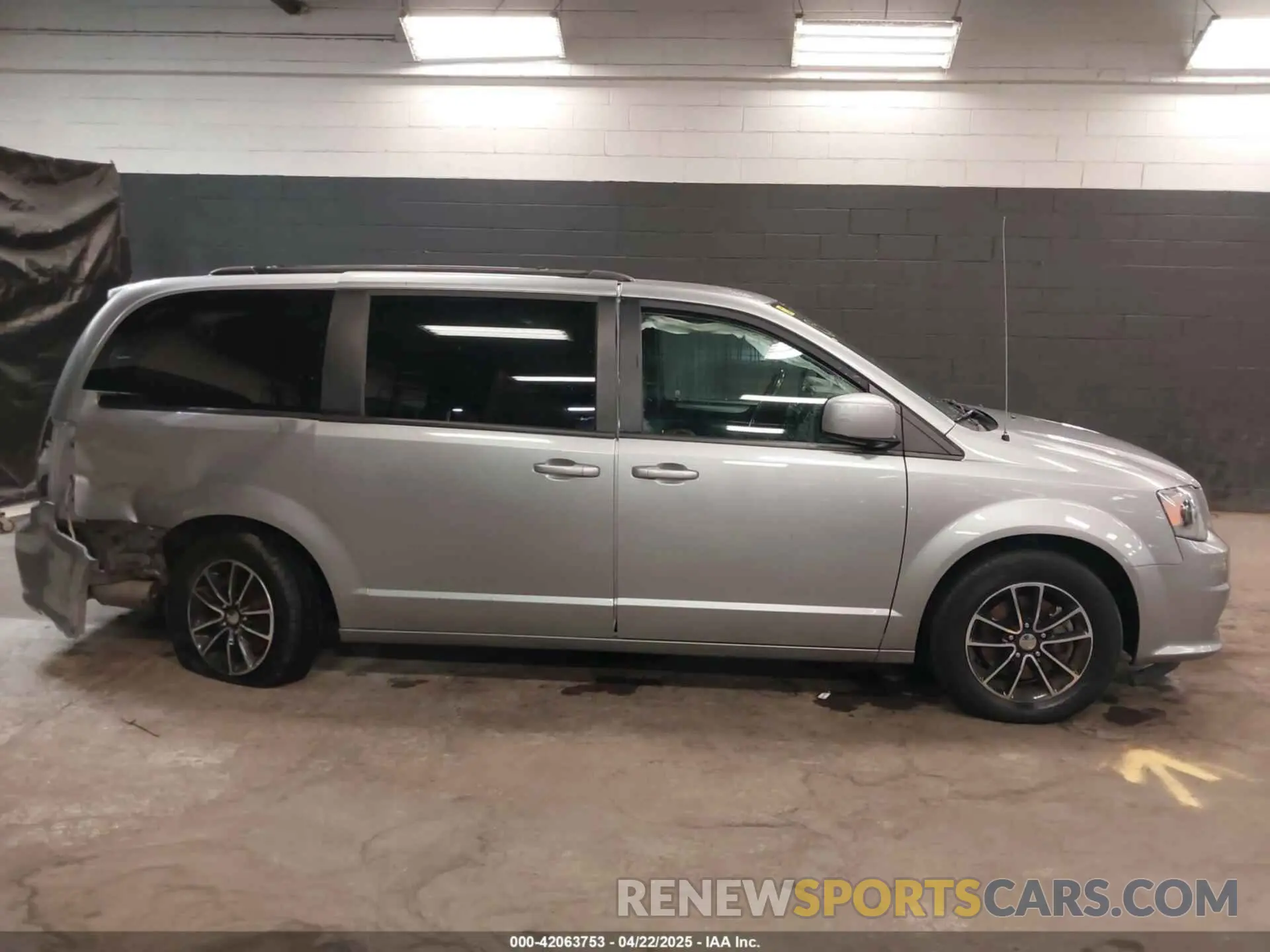 13 Photograph of a damaged car 2C4RDGEG3KR663355 DODGE GRAND CARAVAN 2019