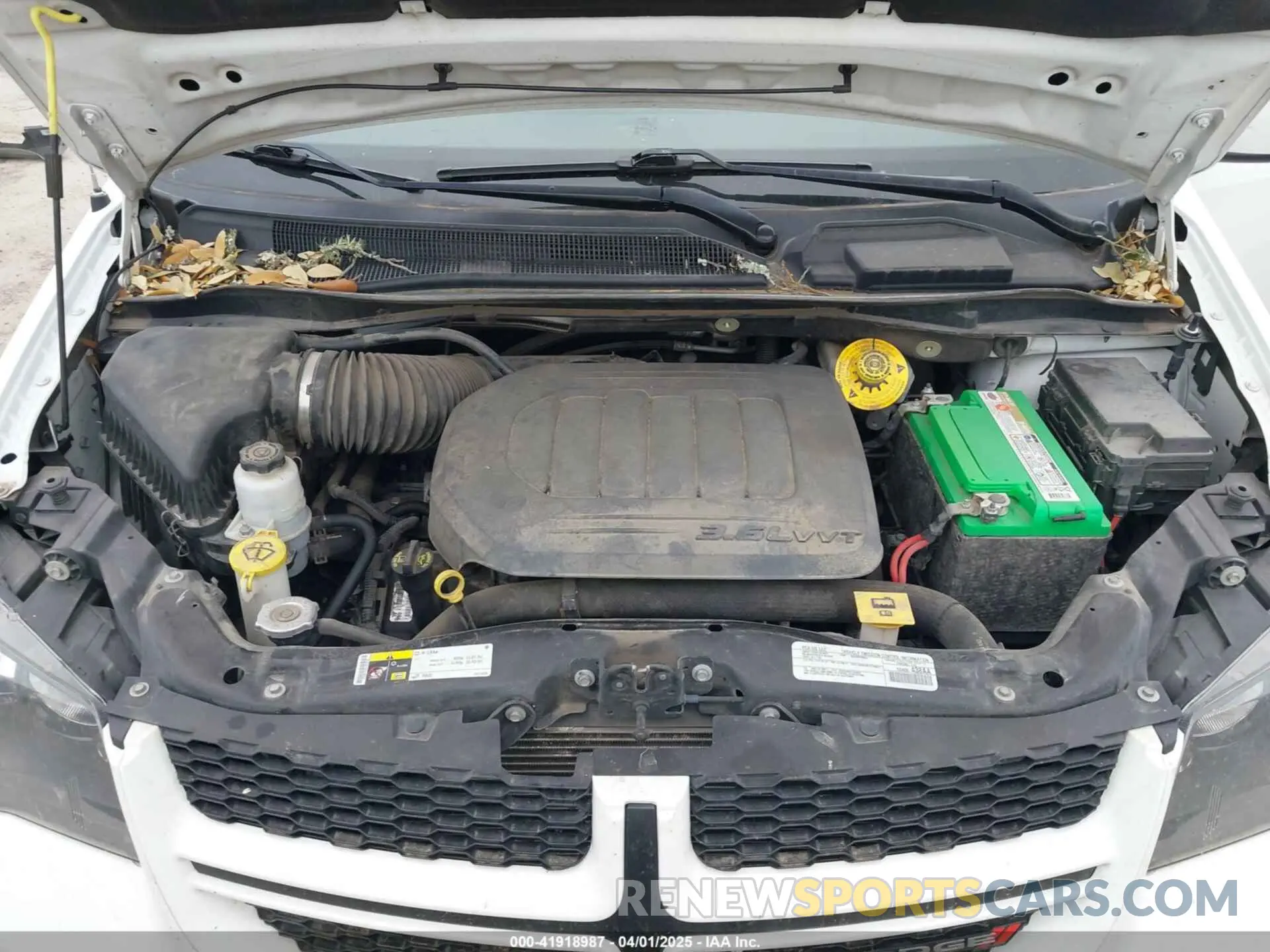 10 Photograph of a damaged car 2C4RDGEG3KR736305 DODGE GRAND CARAVAN 2019