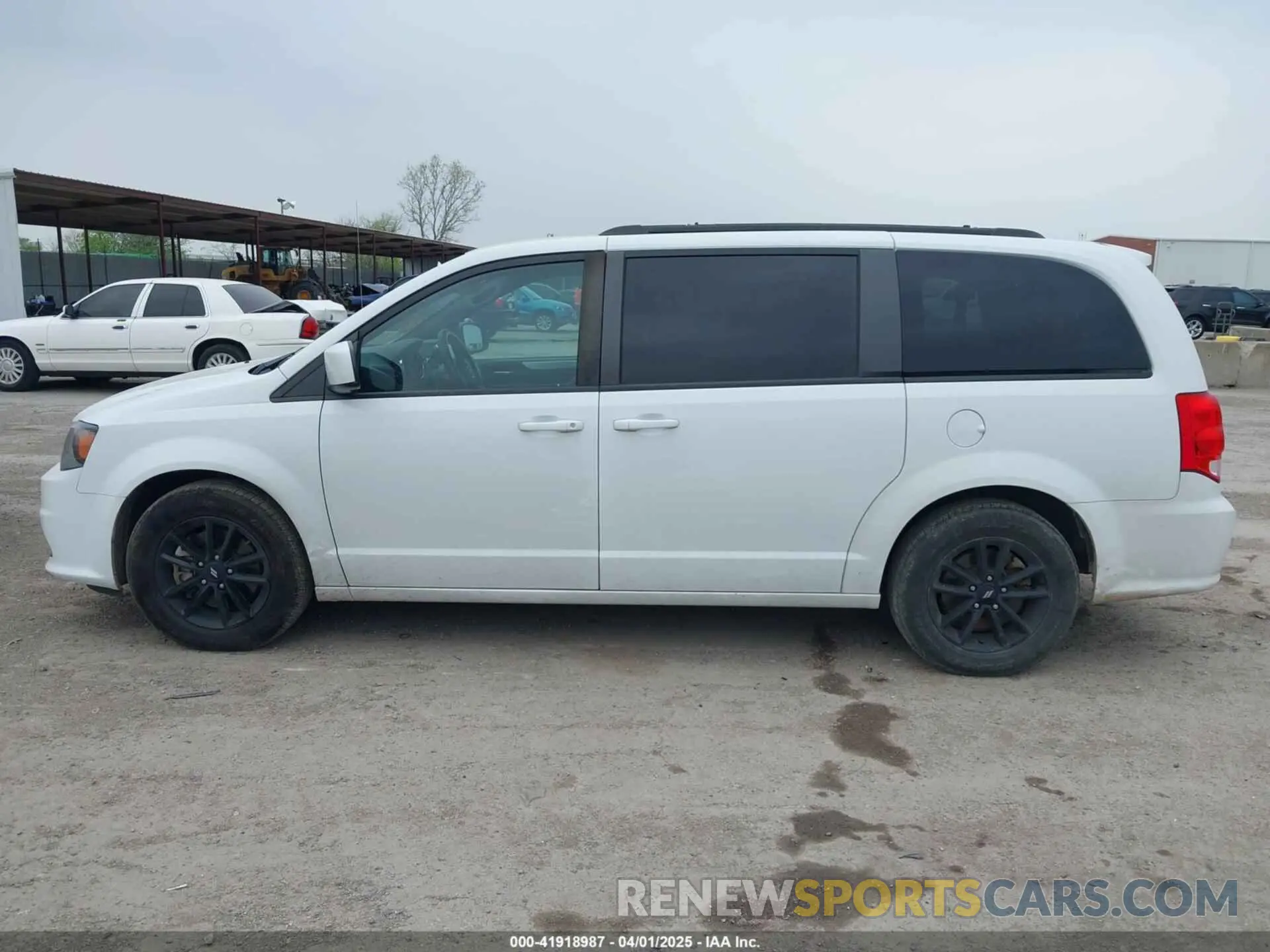 14 Photograph of a damaged car 2C4RDGEG3KR736305 DODGE GRAND CARAVAN 2019