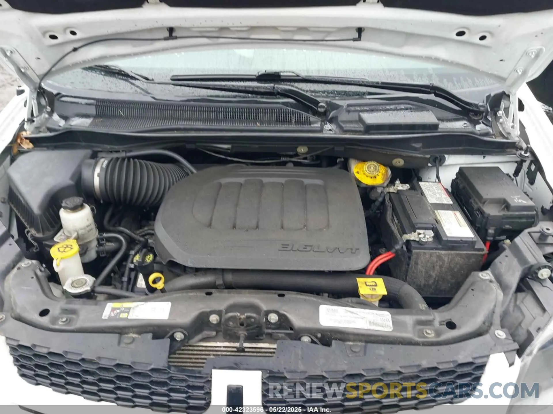 10 Photograph of a damaged car 2C4RDGEG3KR752598 DODGE GRAND CARAVAN 2019