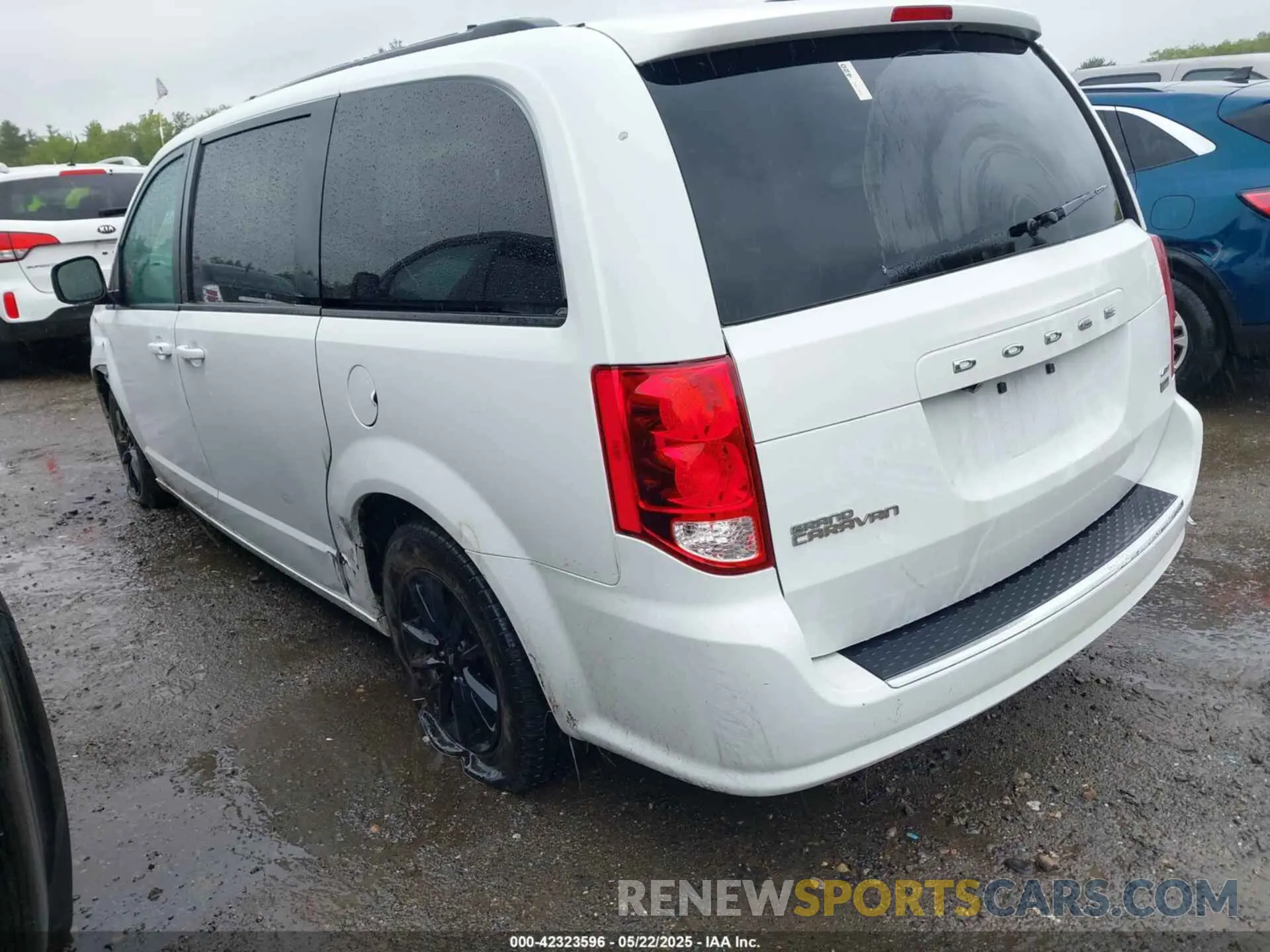 3 Photograph of a damaged car 2C4RDGEG3KR752598 DODGE GRAND CARAVAN 2019