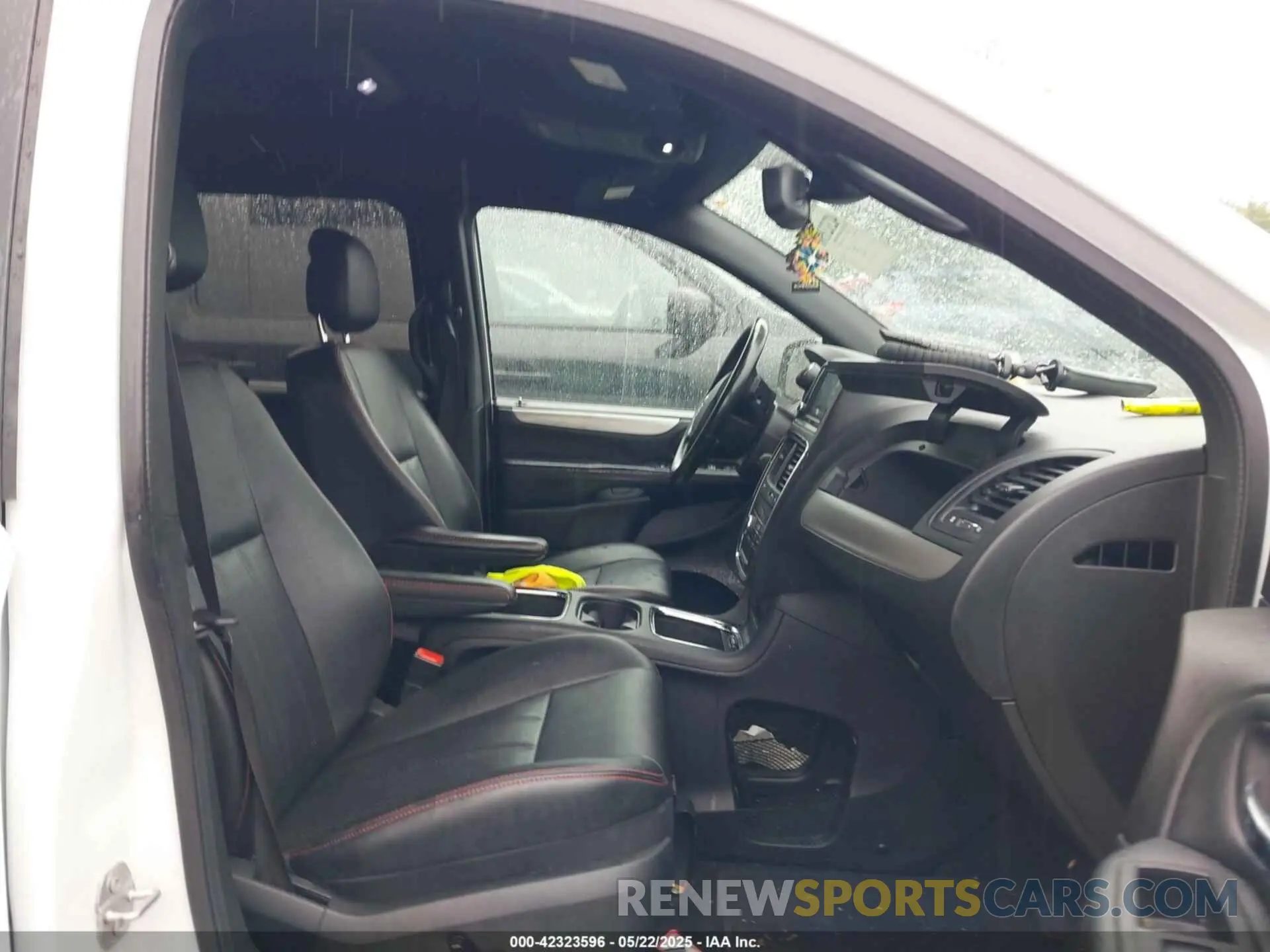 5 Photograph of a damaged car 2C4RDGEG3KR752598 DODGE GRAND CARAVAN 2019