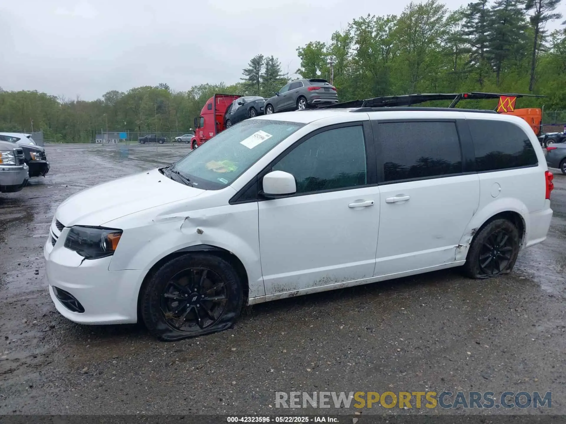 6 Photograph of a damaged car 2C4RDGEG3KR752598 DODGE GRAND CARAVAN 2019