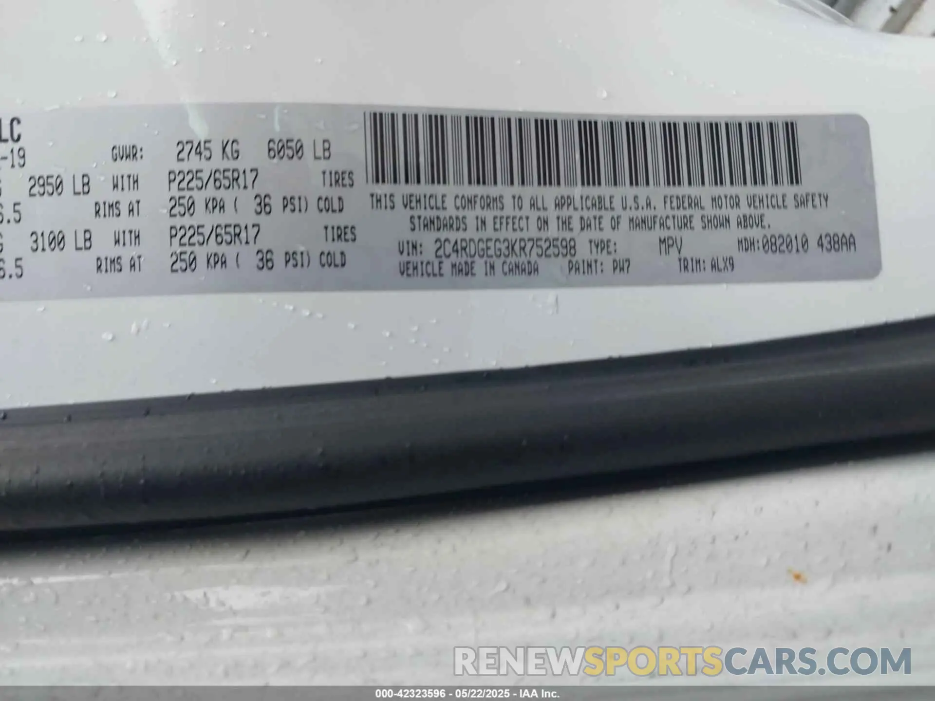 9 Photograph of a damaged car 2C4RDGEG3KR752598 DODGE GRAND CARAVAN 2019