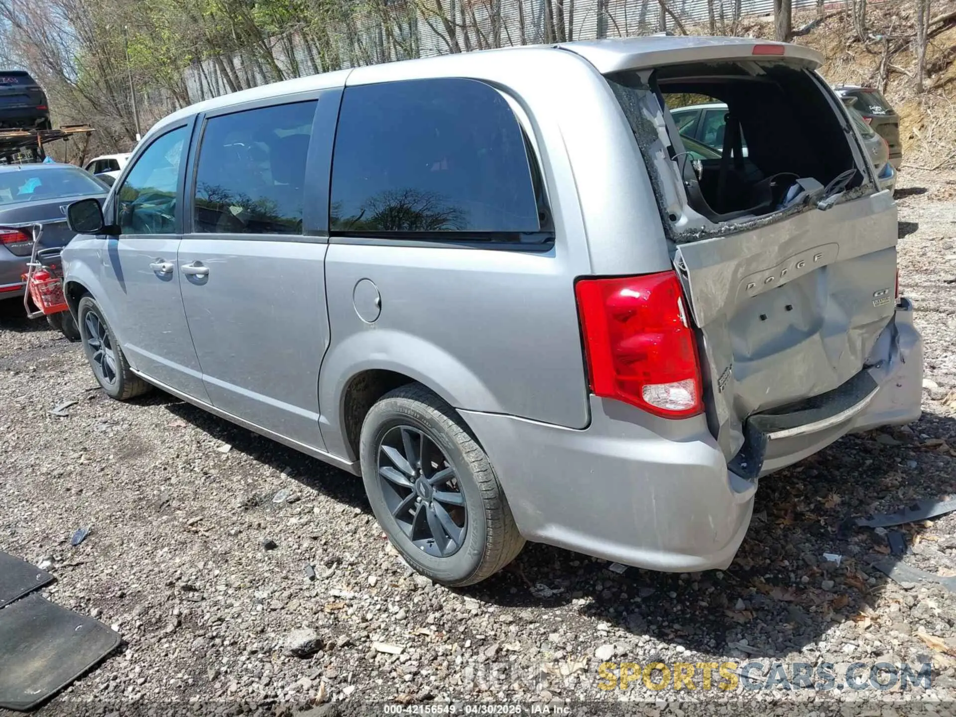 3 Photograph of a damaged car 2C4RDGEG3KR758367 DODGE GRAND CARAVAN 2019