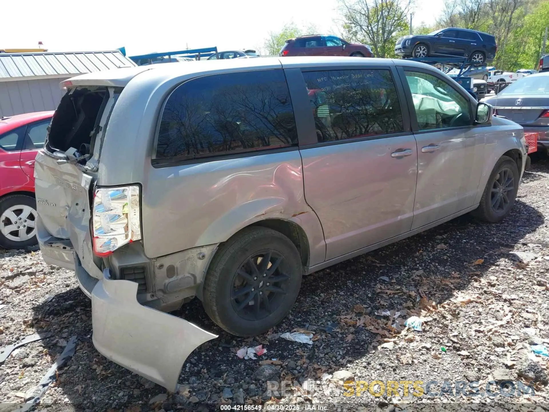 4 Photograph of a damaged car 2C4RDGEG3KR758367 DODGE GRAND CARAVAN 2019