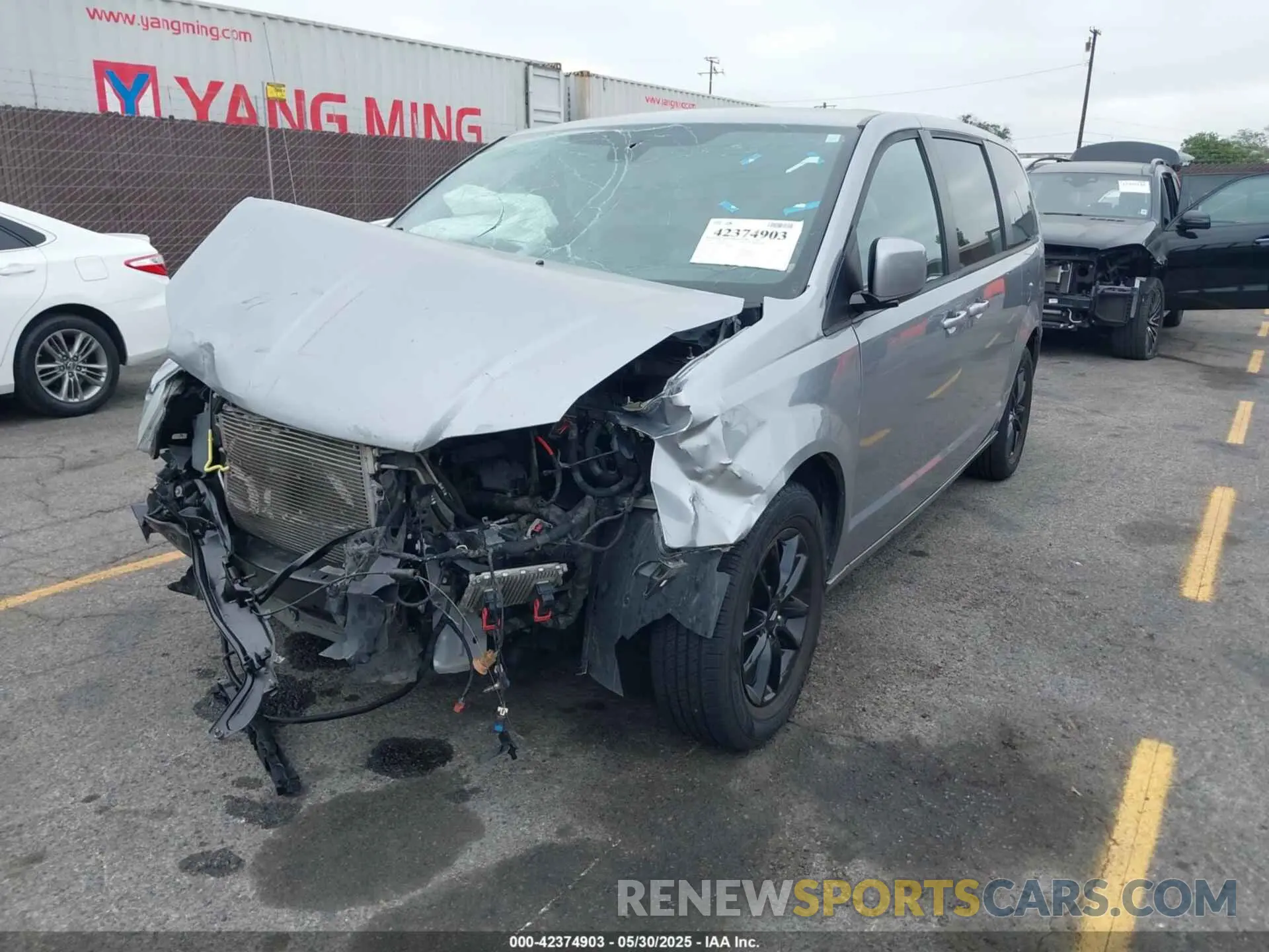2 Photograph of a damaged car 2C4RDGEG3KR764881 DODGE GRAND CARAVAN 2019