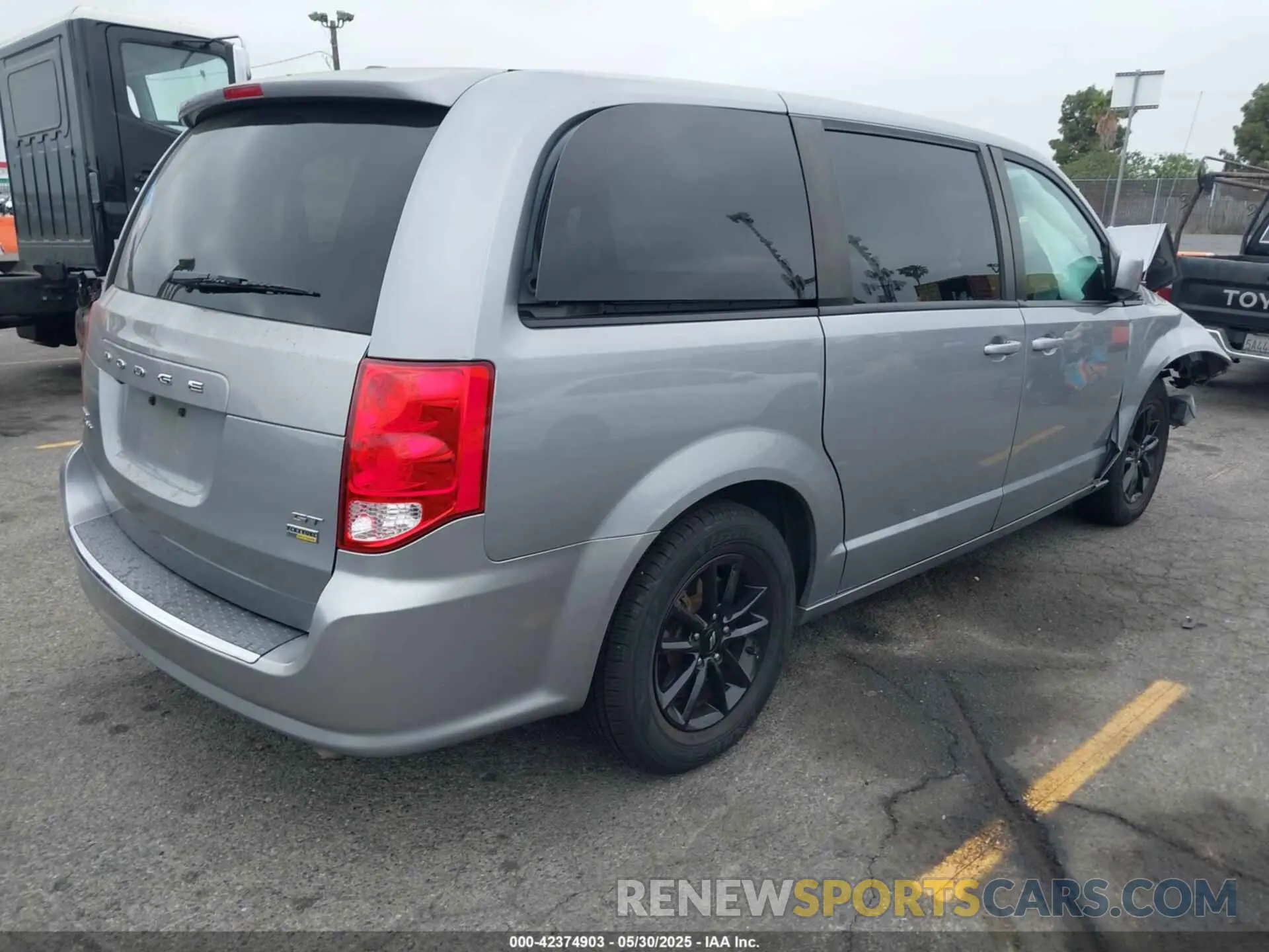 4 Photograph of a damaged car 2C4RDGEG3KR764881 DODGE GRAND CARAVAN 2019
