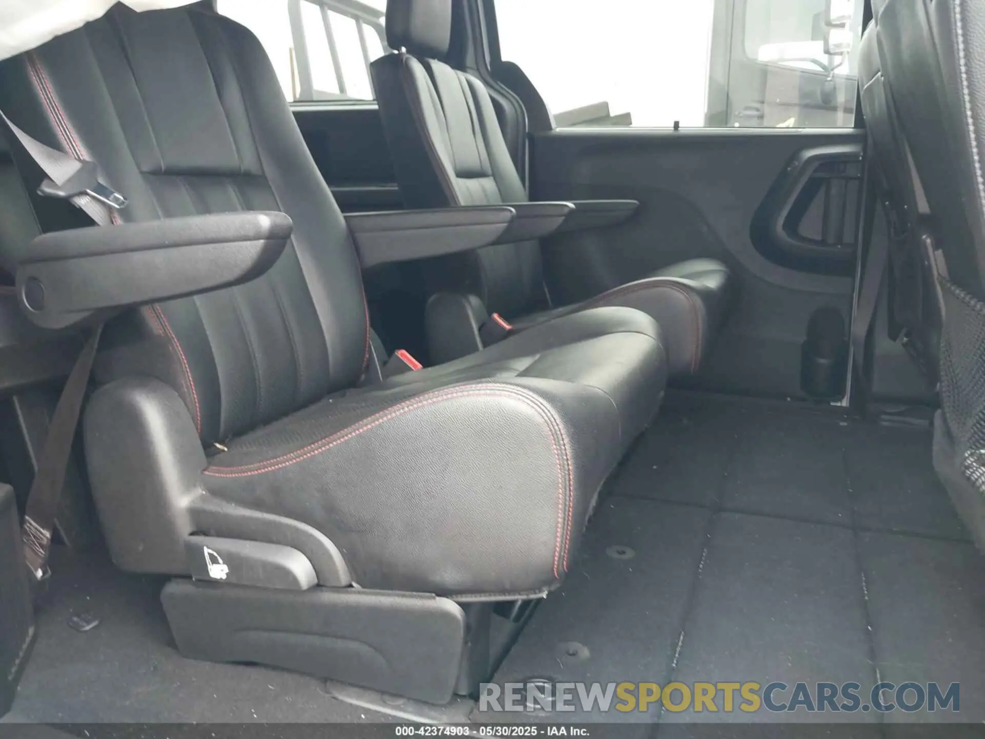 8 Photograph of a damaged car 2C4RDGEG3KR764881 DODGE GRAND CARAVAN 2019