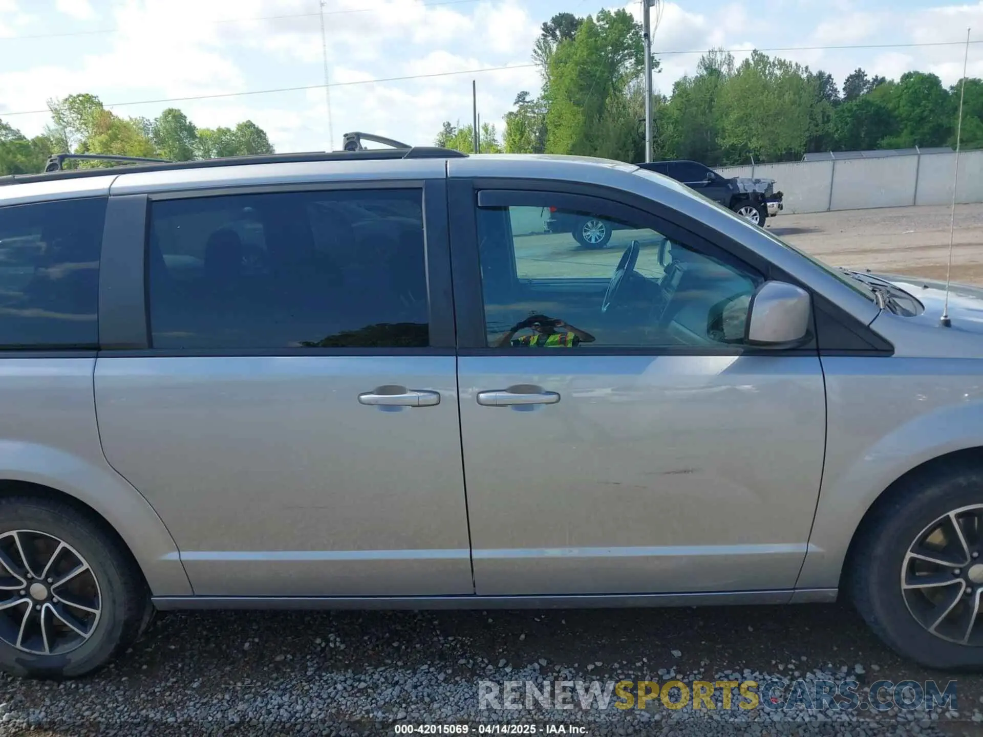 14 Photograph of a damaged car 2C4RDGEG4KR512377 DODGE GRAND CARAVAN 2019