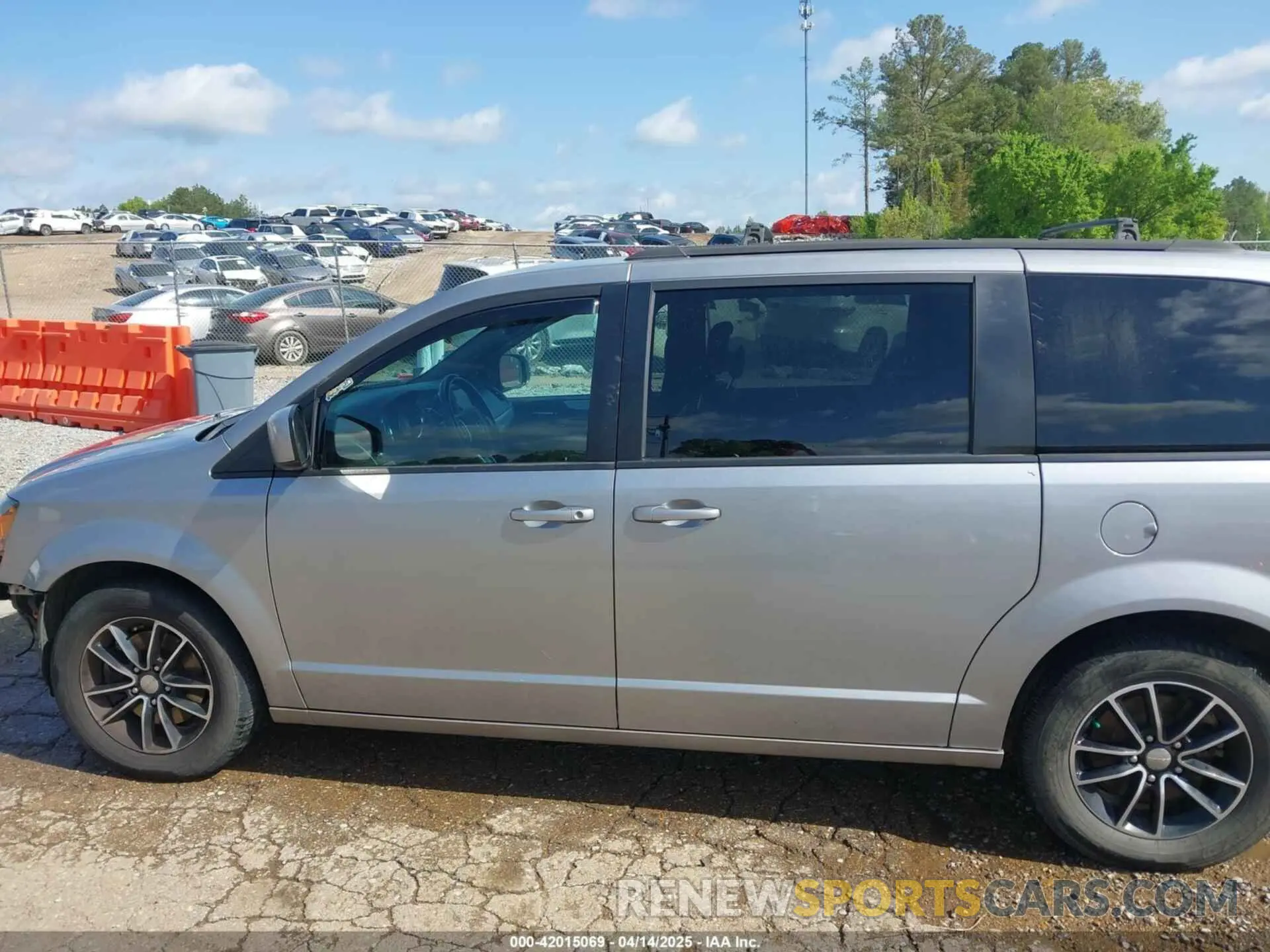 15 Photograph of a damaged car 2C4RDGEG4KR512377 DODGE GRAND CARAVAN 2019