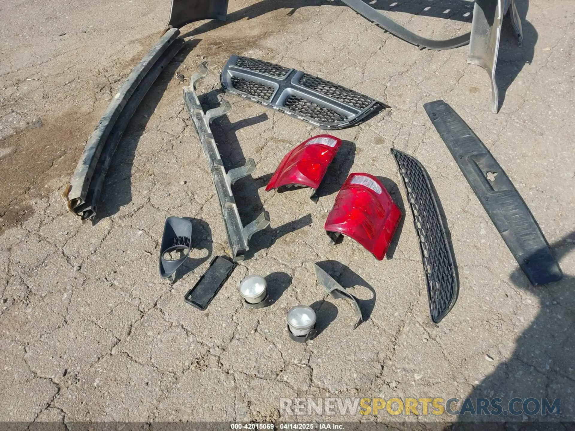 18 Photograph of a damaged car 2C4RDGEG4KR512377 DODGE GRAND CARAVAN 2019