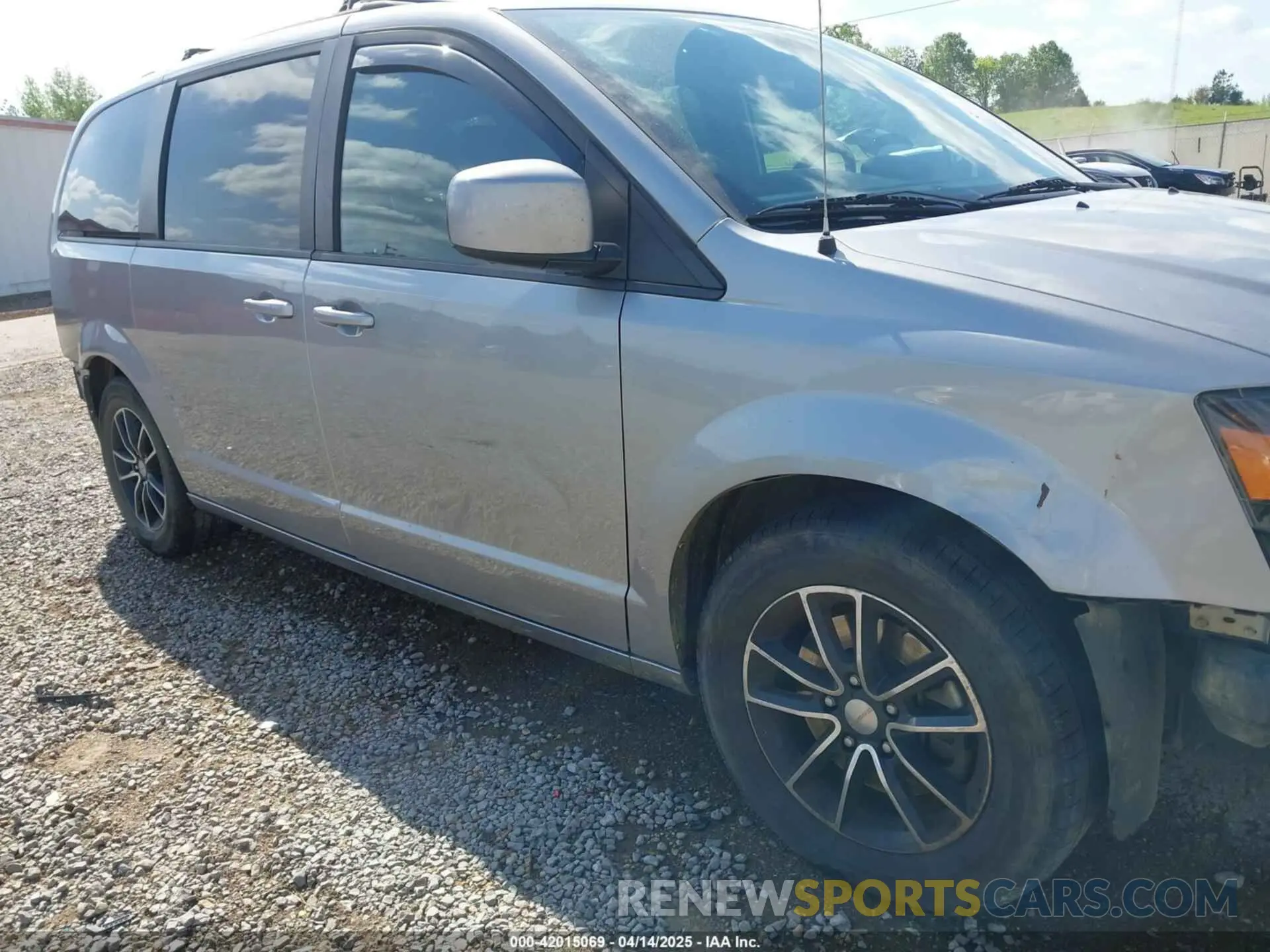20 Photograph of a damaged car 2C4RDGEG4KR512377 DODGE GRAND CARAVAN 2019