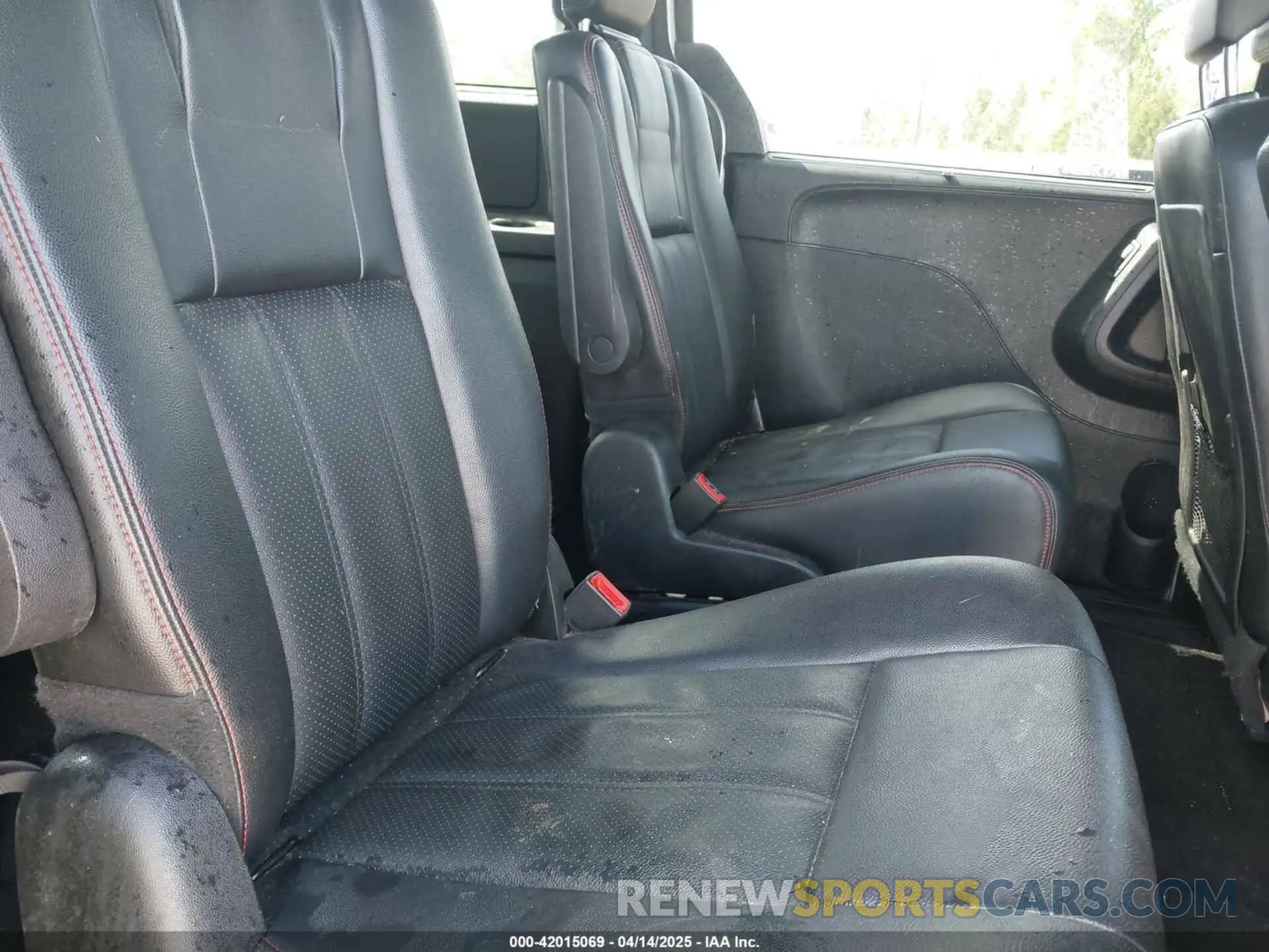 8 Photograph of a damaged car 2C4RDGEG4KR512377 DODGE GRAND CARAVAN 2019