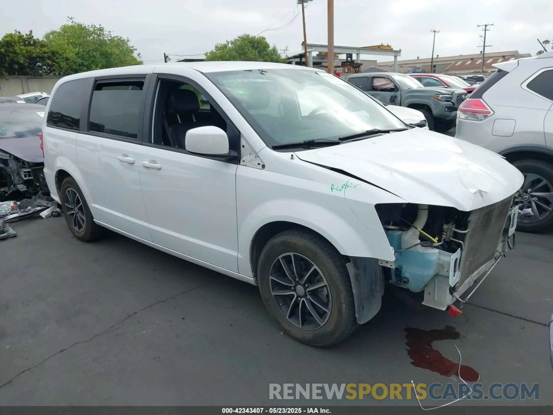 1 Photograph of a damaged car 2C4RDGEG4KR535352 DODGE GRAND CARAVAN 2019
