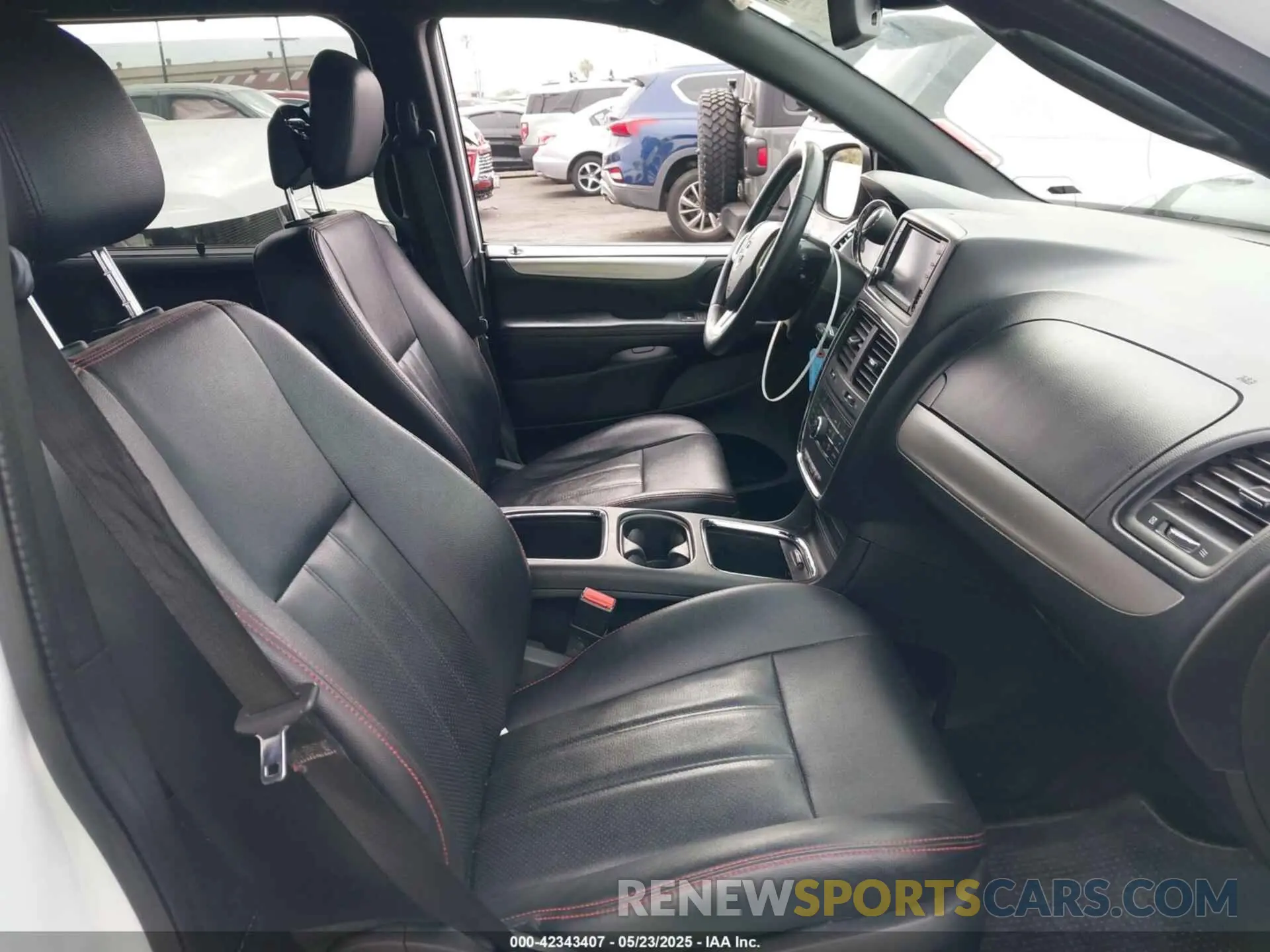 5 Photograph of a damaged car 2C4RDGEG4KR535352 DODGE GRAND CARAVAN 2019