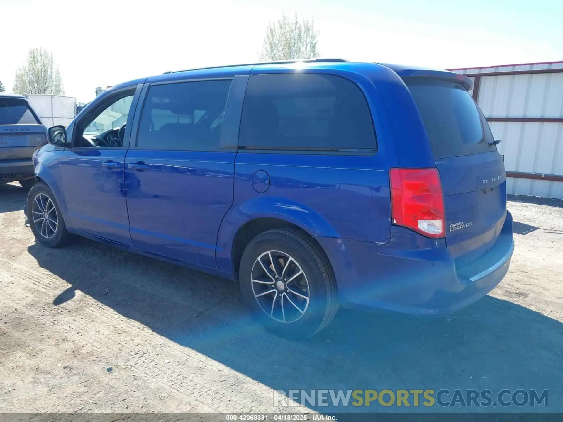 3 Photograph of a damaged car 2C4RDGEG4KR621924 DODGE GRAND CARAVAN 2019