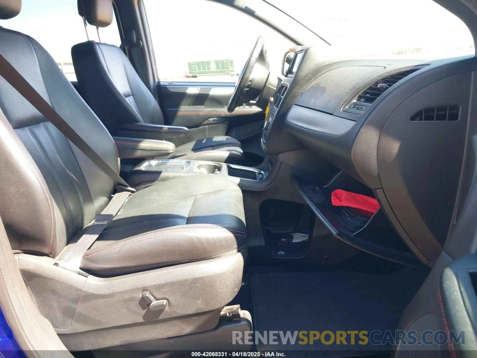 5 Photograph of a damaged car 2C4RDGEG4KR621924 DODGE GRAND CARAVAN 2019