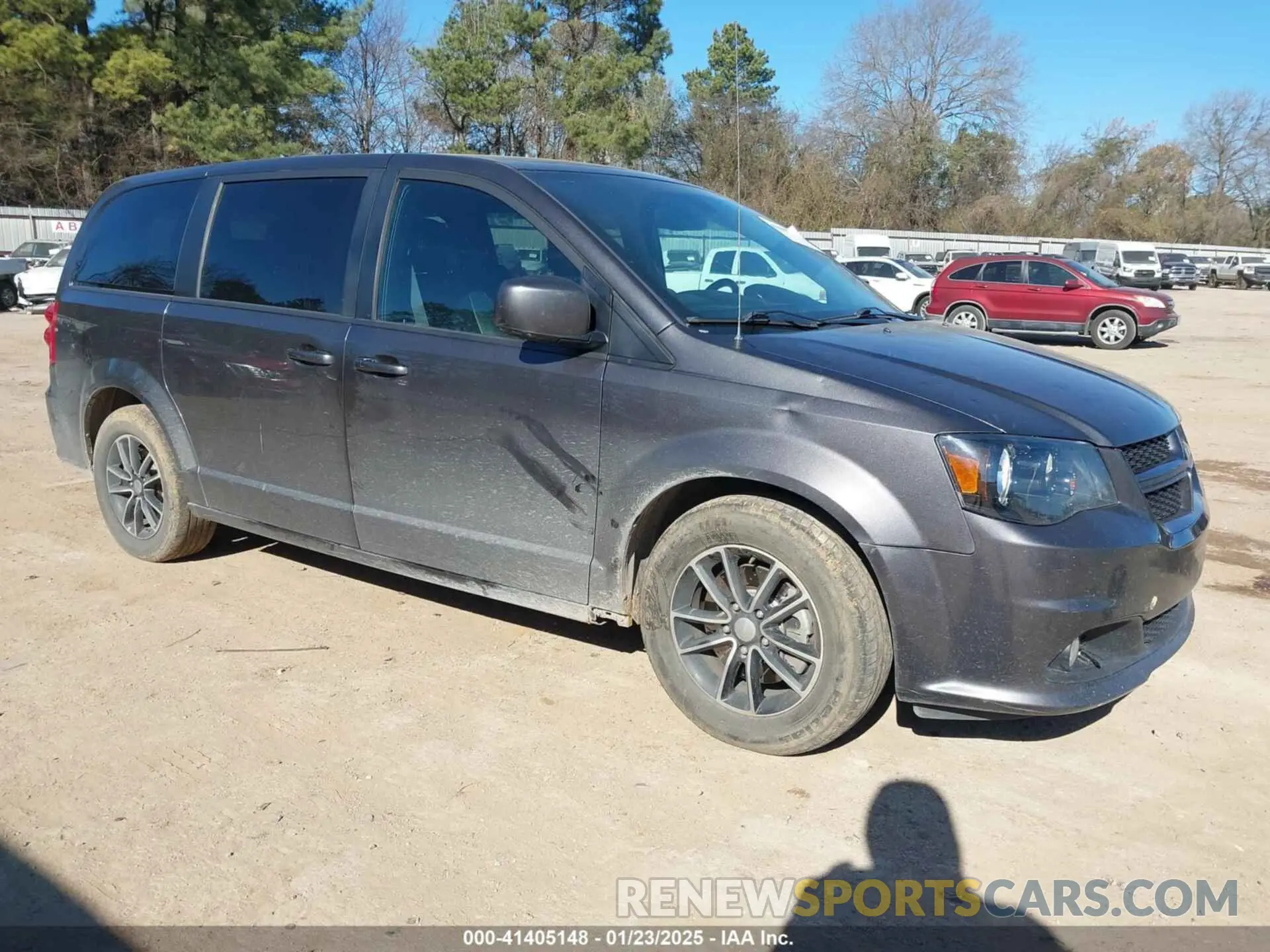 1 Photograph of a damaged car 2C4RDGEG4KR640425 DODGE GRAND CARAVAN 2019