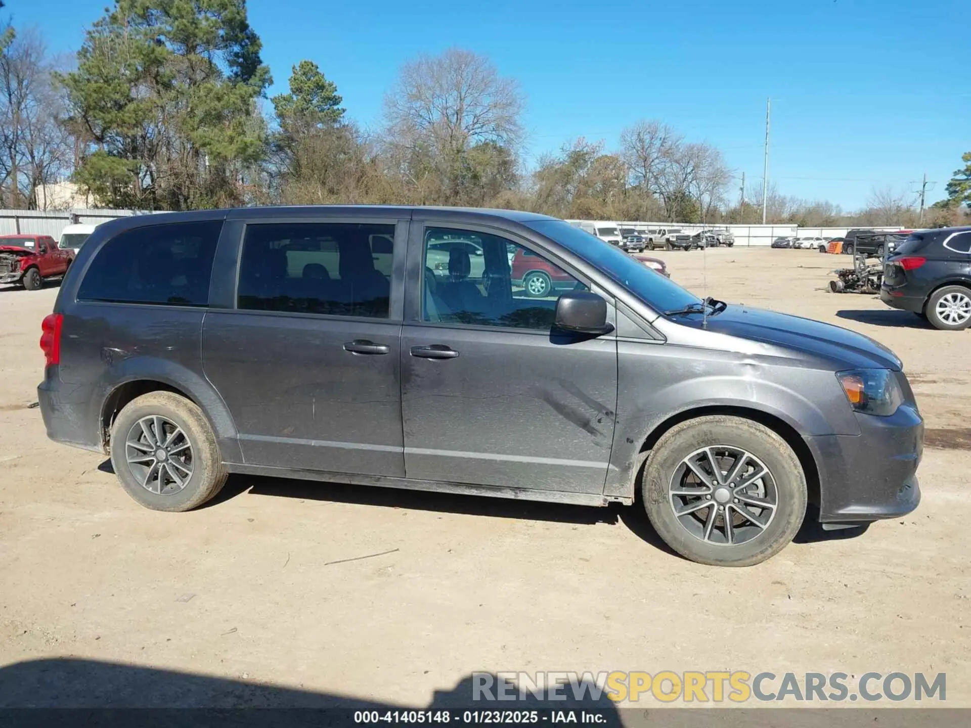 13 Photograph of a damaged car 2C4RDGEG4KR640425 DODGE GRAND CARAVAN 2019