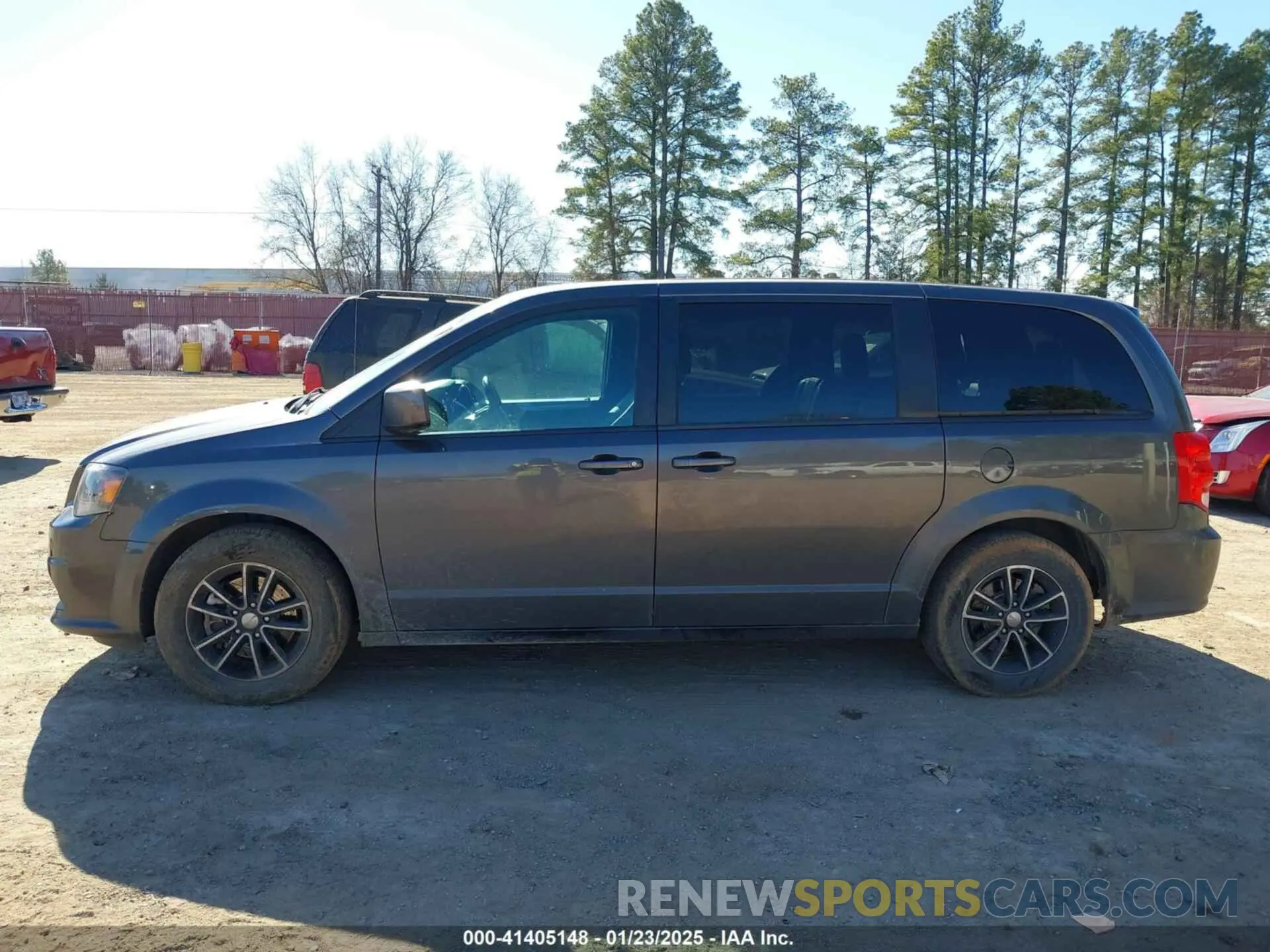 14 Photograph of a damaged car 2C4RDGEG4KR640425 DODGE GRAND CARAVAN 2019