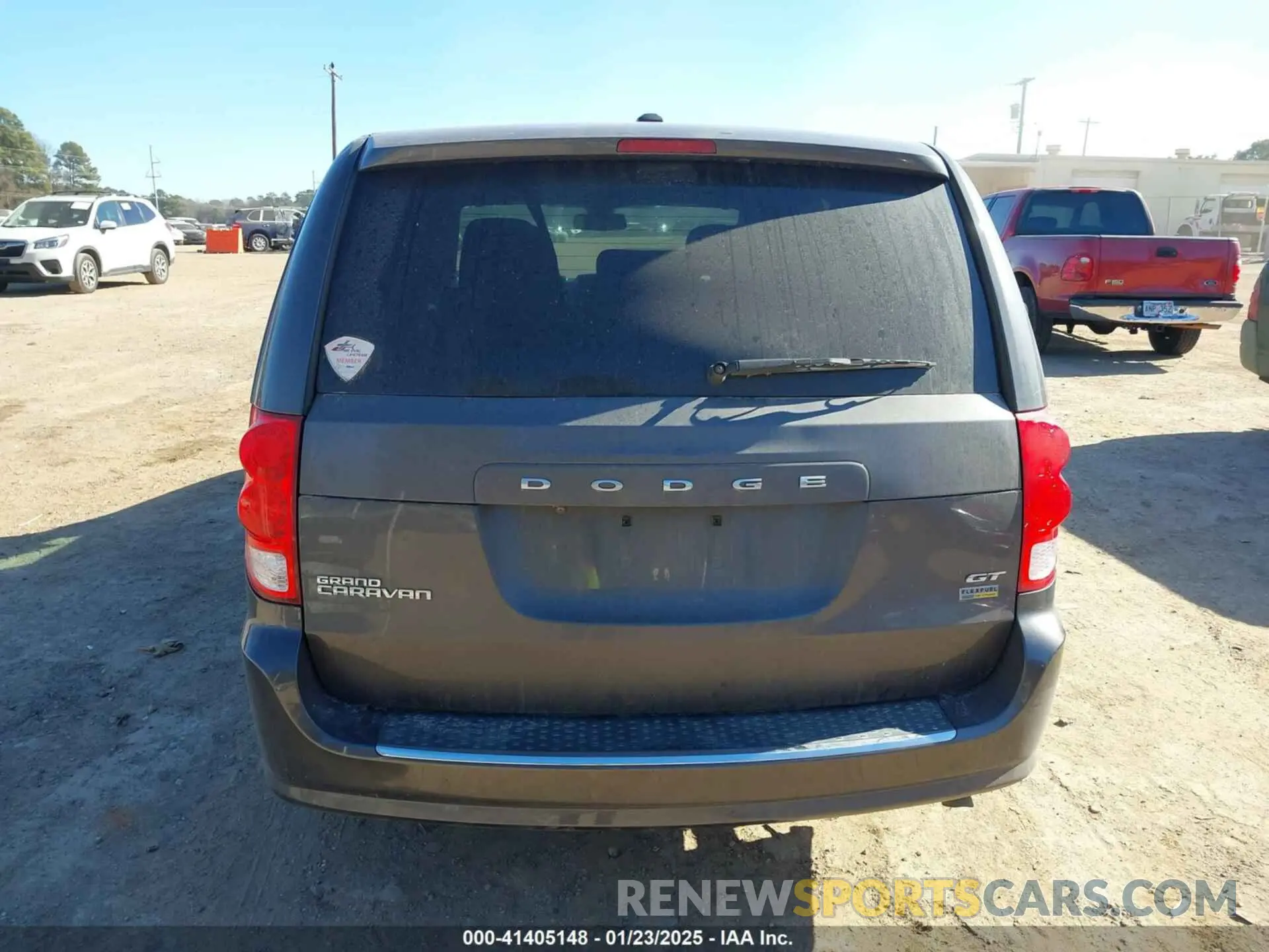 16 Photograph of a damaged car 2C4RDGEG4KR640425 DODGE GRAND CARAVAN 2019