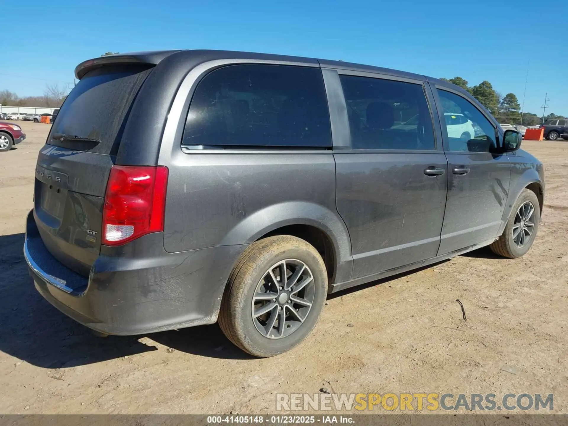 4 Photograph of a damaged car 2C4RDGEG4KR640425 DODGE GRAND CARAVAN 2019