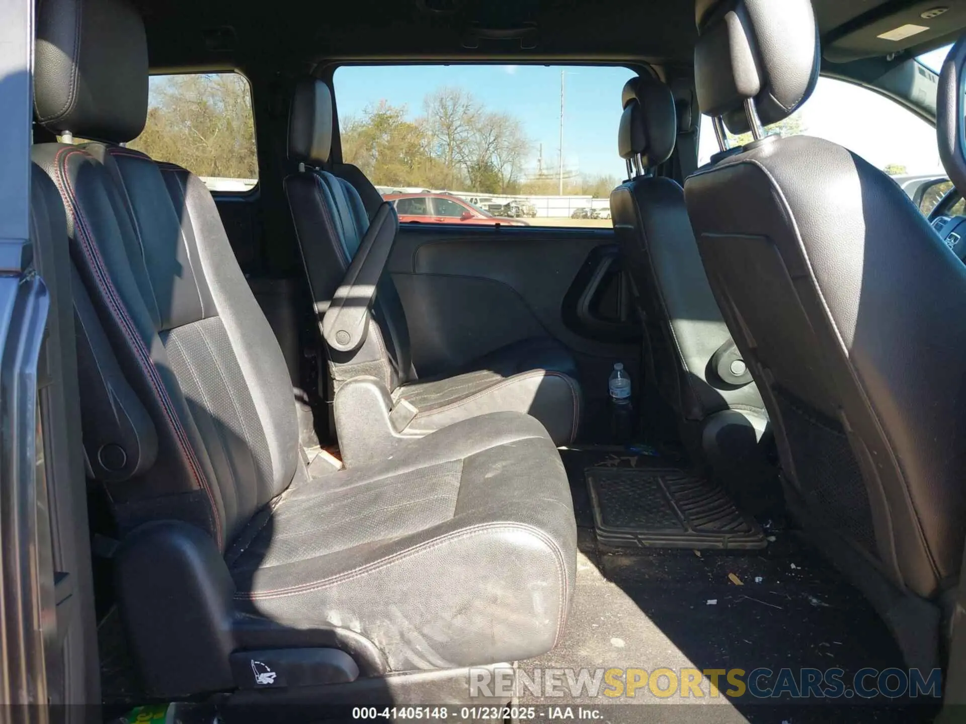8 Photograph of a damaged car 2C4RDGEG4KR640425 DODGE GRAND CARAVAN 2019