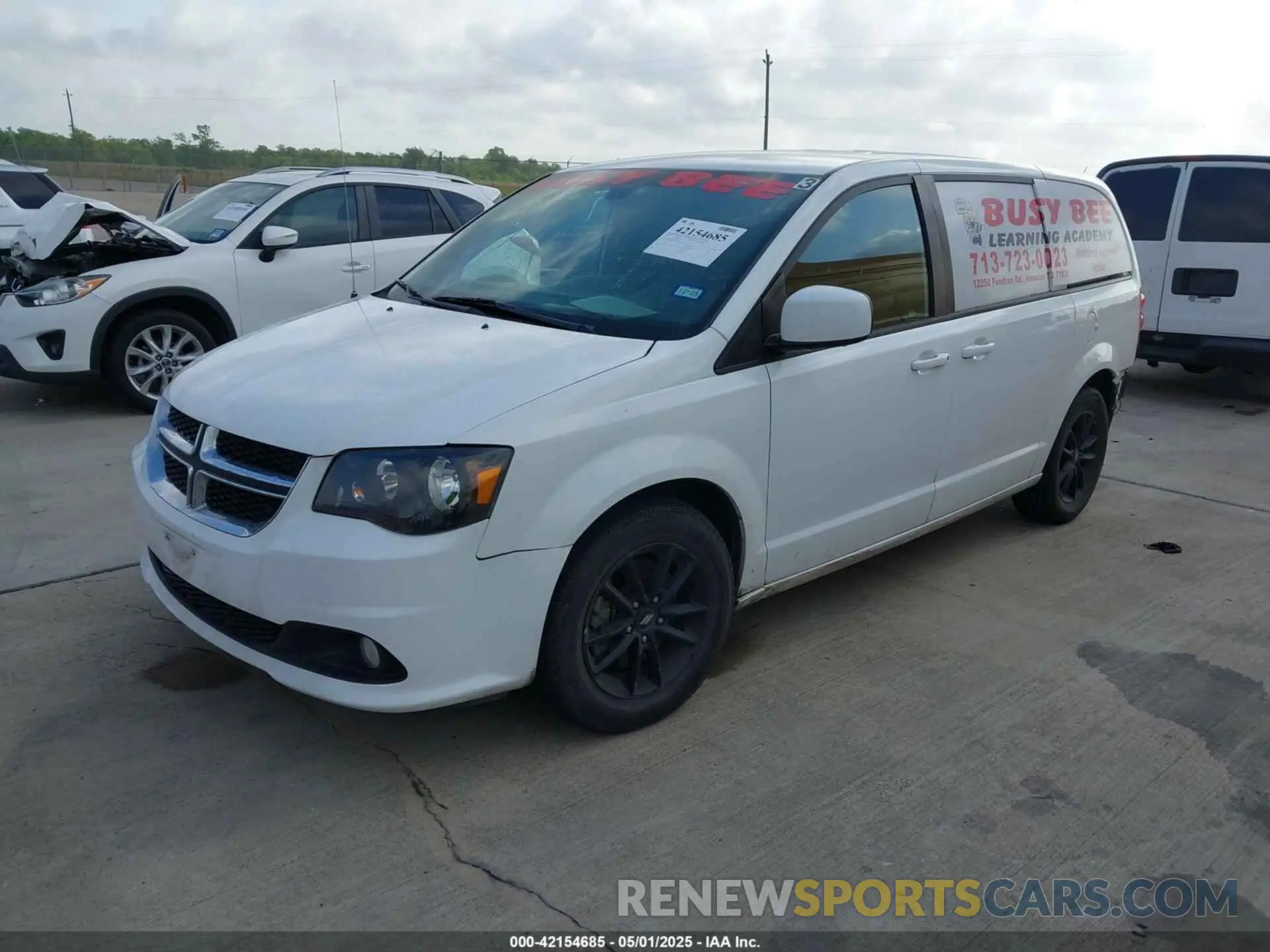 2 Photograph of a damaged car 2C4RDGEG4KR670475 DODGE GRAND CARAVAN 2019