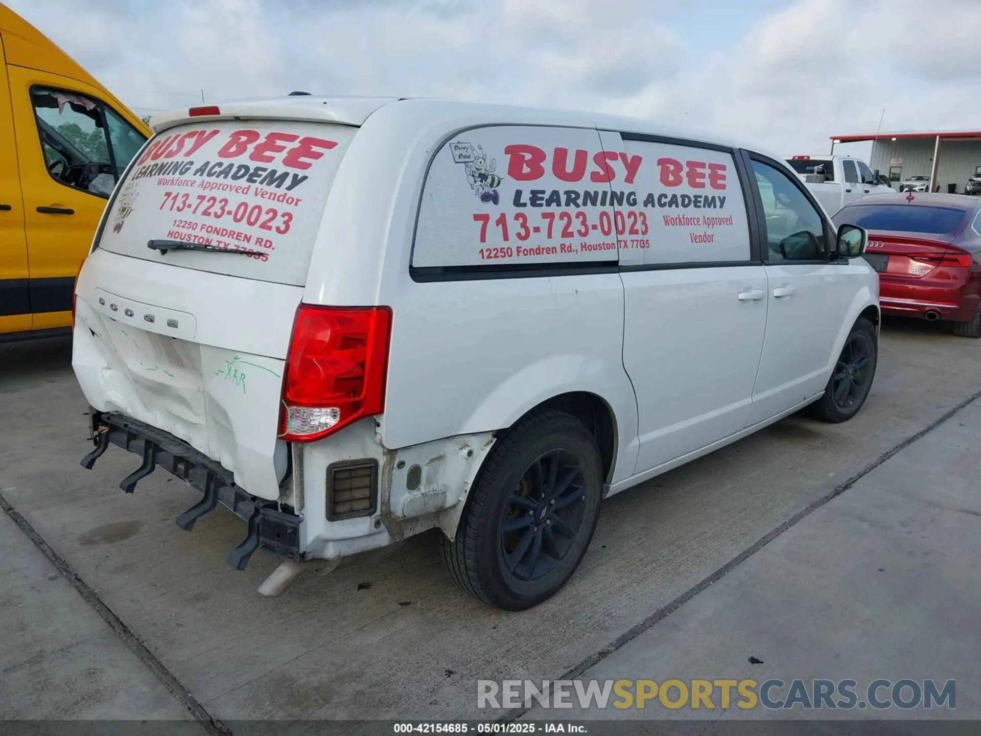 4 Photograph of a damaged car 2C4RDGEG4KR670475 DODGE GRAND CARAVAN 2019
