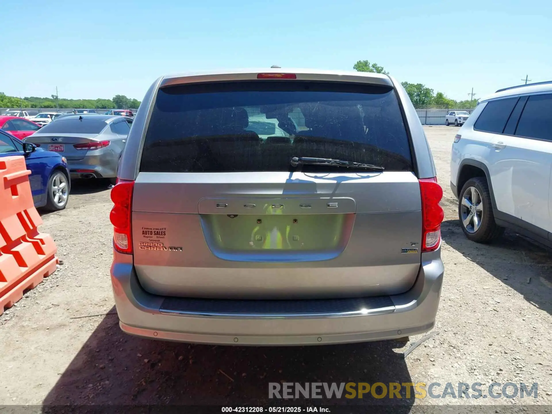 17 Photograph of a damaged car 2C4RDGEG4KR716080 DODGE GRAND CARAVAN 2019
