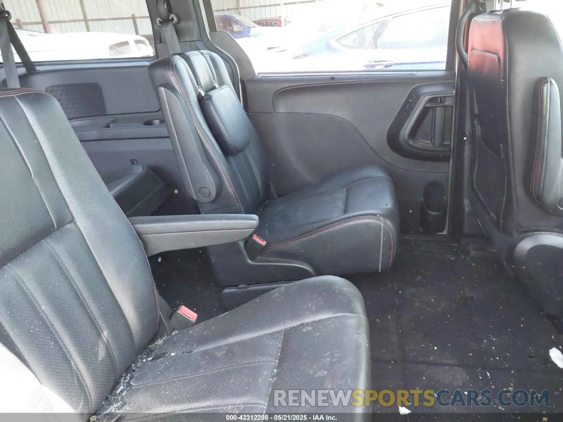 8 Photograph of a damaged car 2C4RDGEG4KR716080 DODGE GRAND CARAVAN 2019