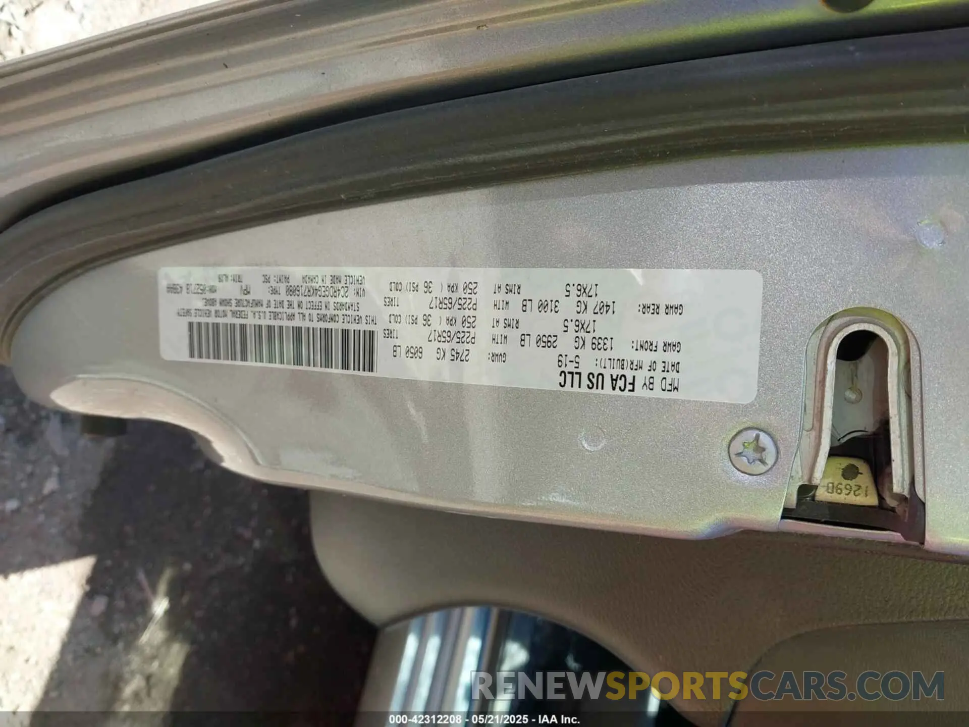 9 Photograph of a damaged car 2C4RDGEG4KR716080 DODGE GRAND CARAVAN 2019