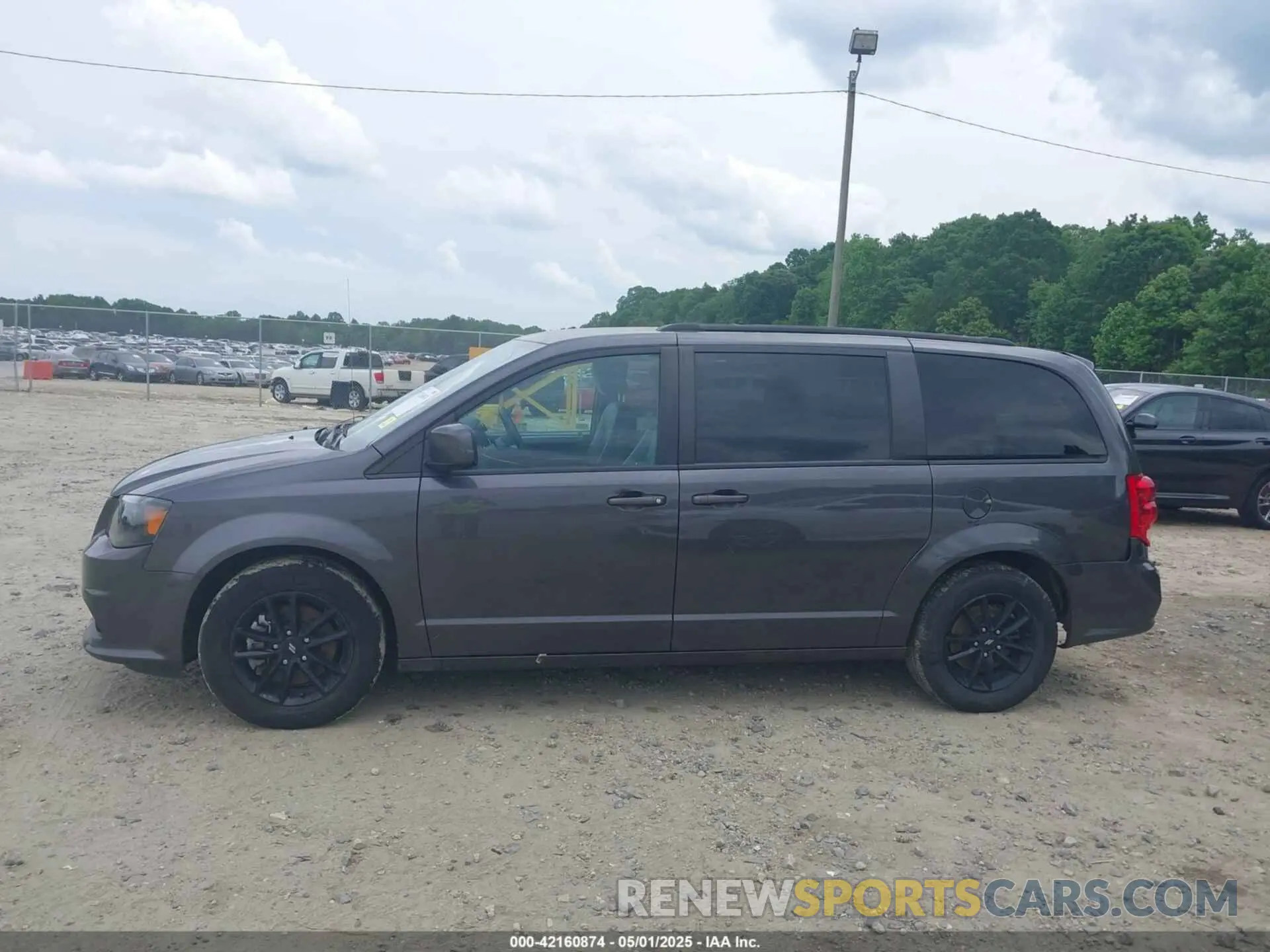 14 Photograph of a damaged car 2C4RDGEG4KR739777 DODGE GRAND CARAVAN 2019