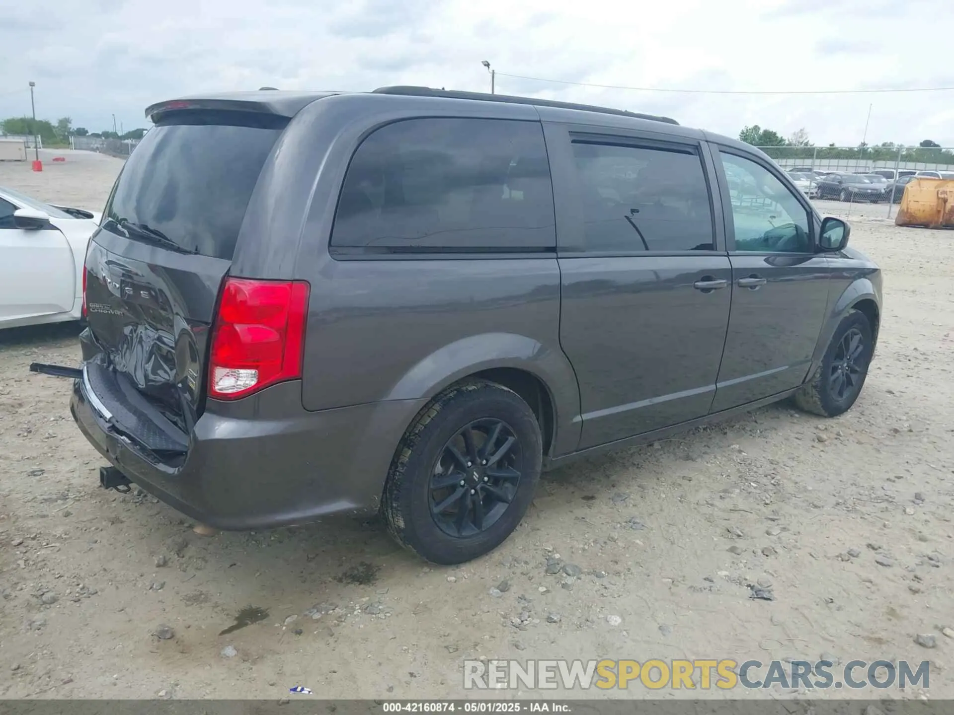 4 Photograph of a damaged car 2C4RDGEG4KR739777 DODGE GRAND CARAVAN 2019