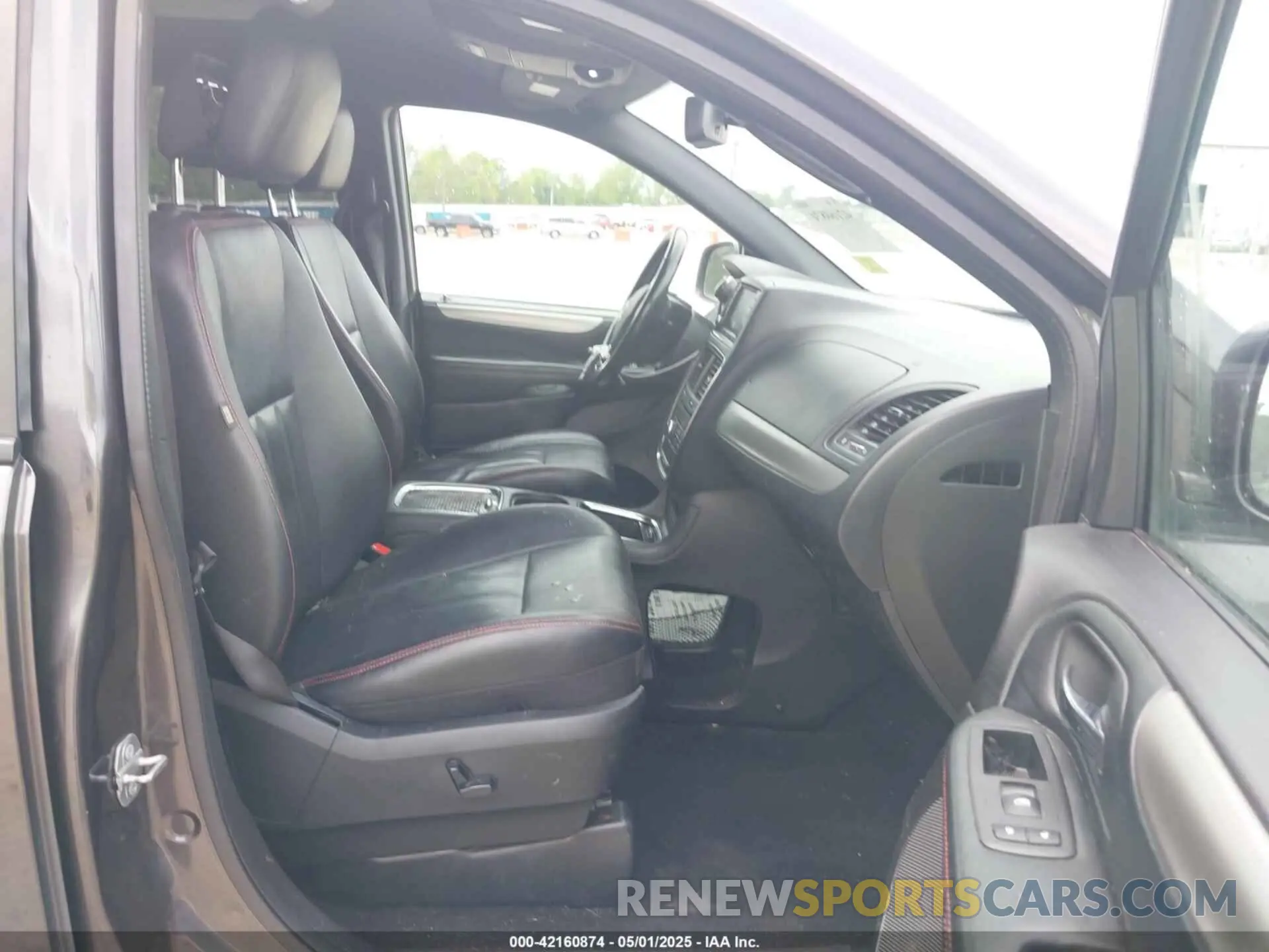 5 Photograph of a damaged car 2C4RDGEG4KR739777 DODGE GRAND CARAVAN 2019
