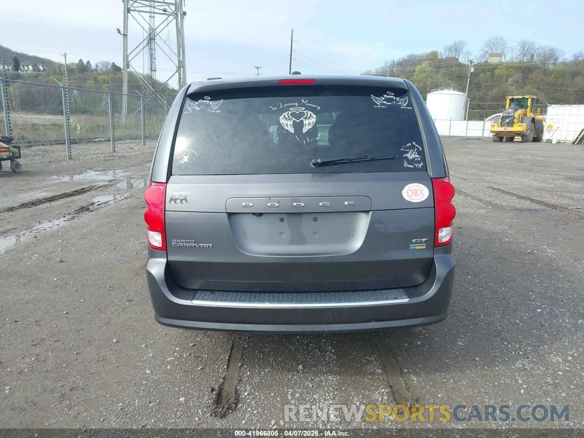 17 Photograph of a damaged car 2C4RDGEG4KR739780 DODGE GRAND CARAVAN 2019