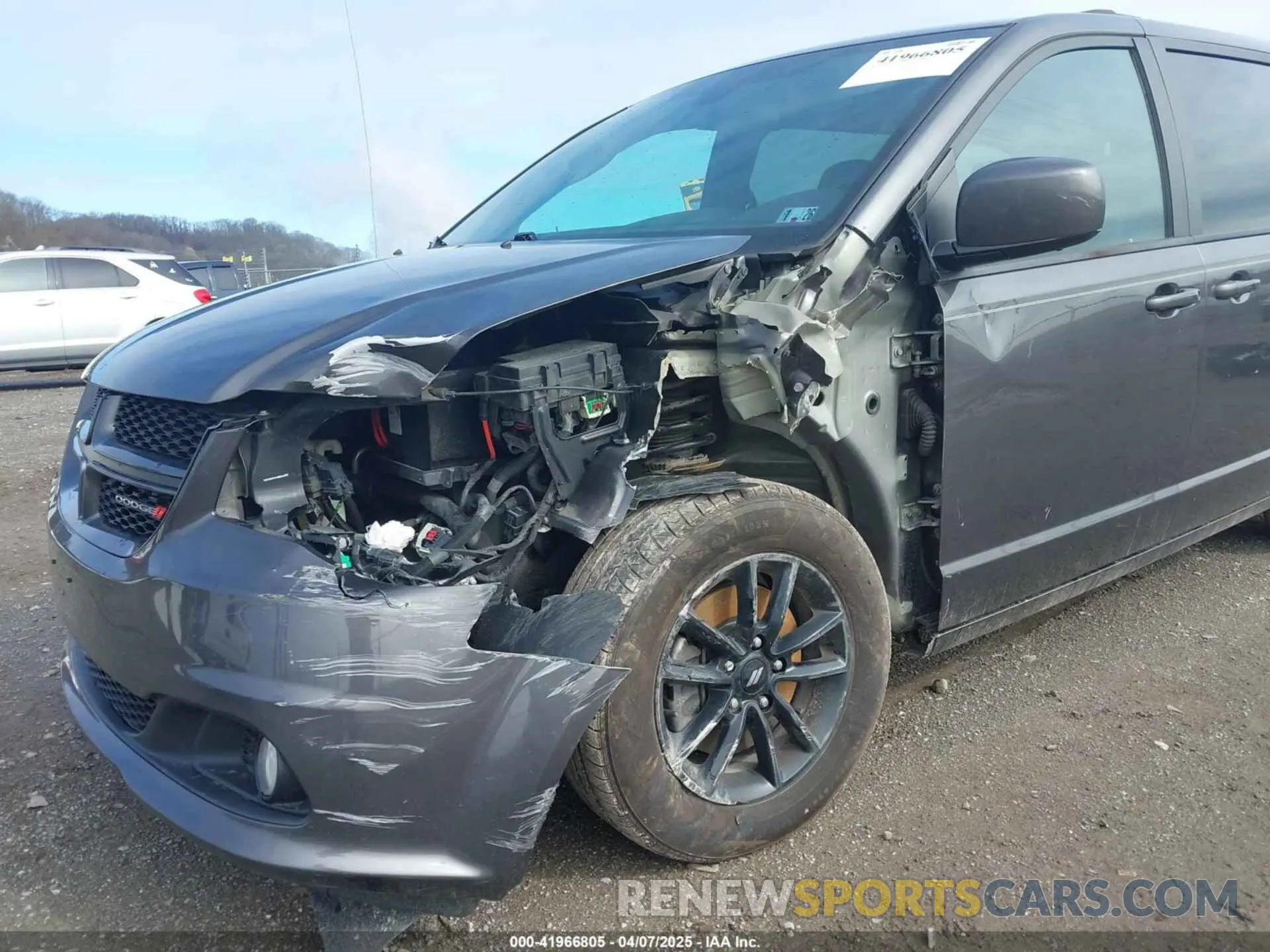 6 Photograph of a damaged car 2C4RDGEG4KR739780 DODGE GRAND CARAVAN 2019
