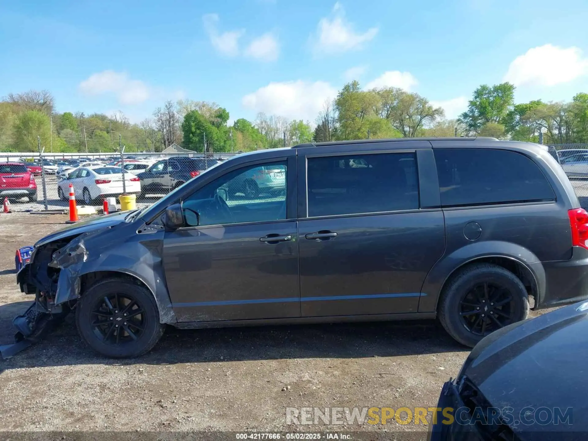 14 Photograph of a damaged car 2C4RDGEG4KR739861 DODGE GRAND CARAVAN 2019