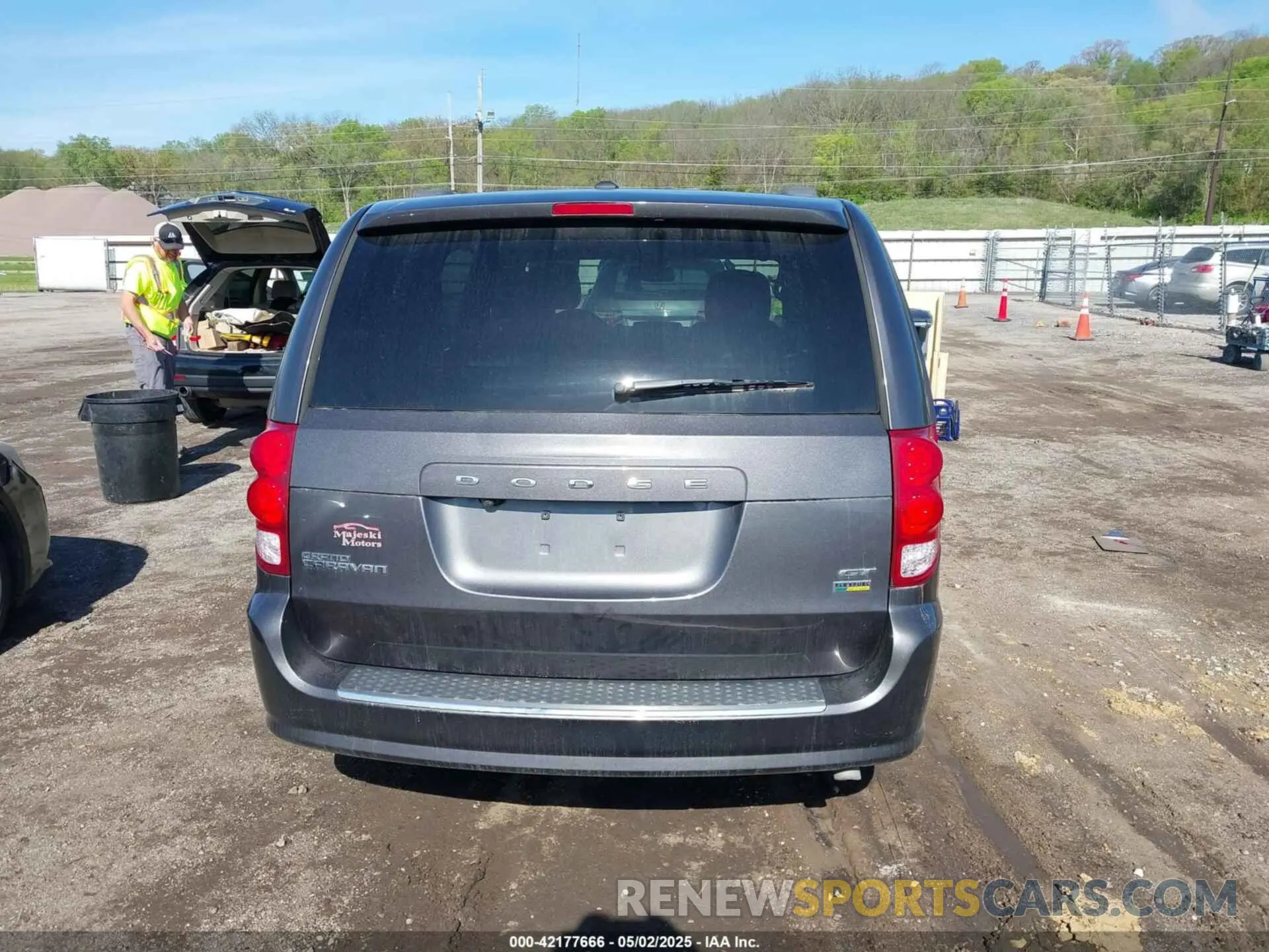 16 Photograph of a damaged car 2C4RDGEG4KR739861 DODGE GRAND CARAVAN 2019