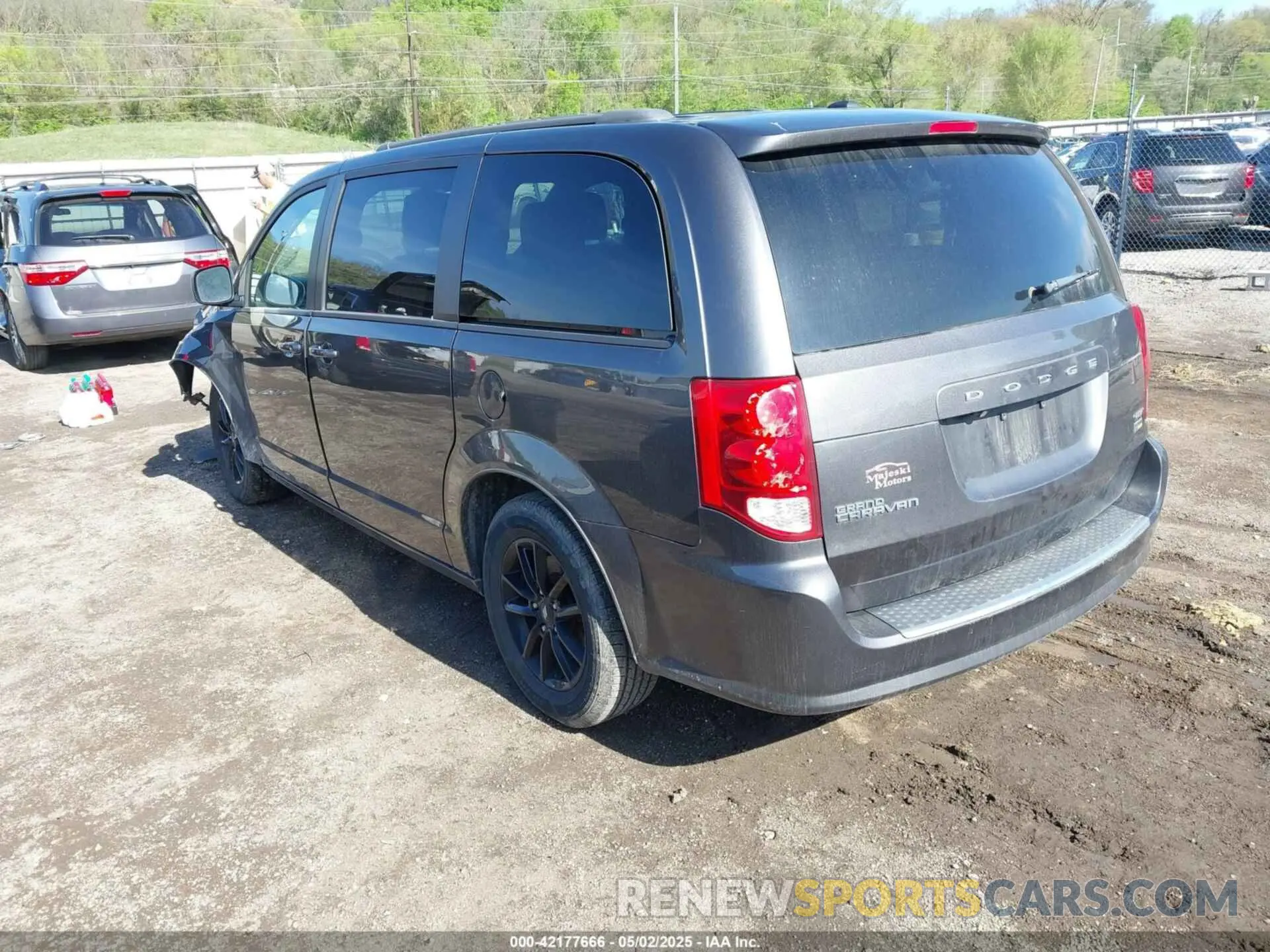 3 Photograph of a damaged car 2C4RDGEG4KR739861 DODGE GRAND CARAVAN 2019