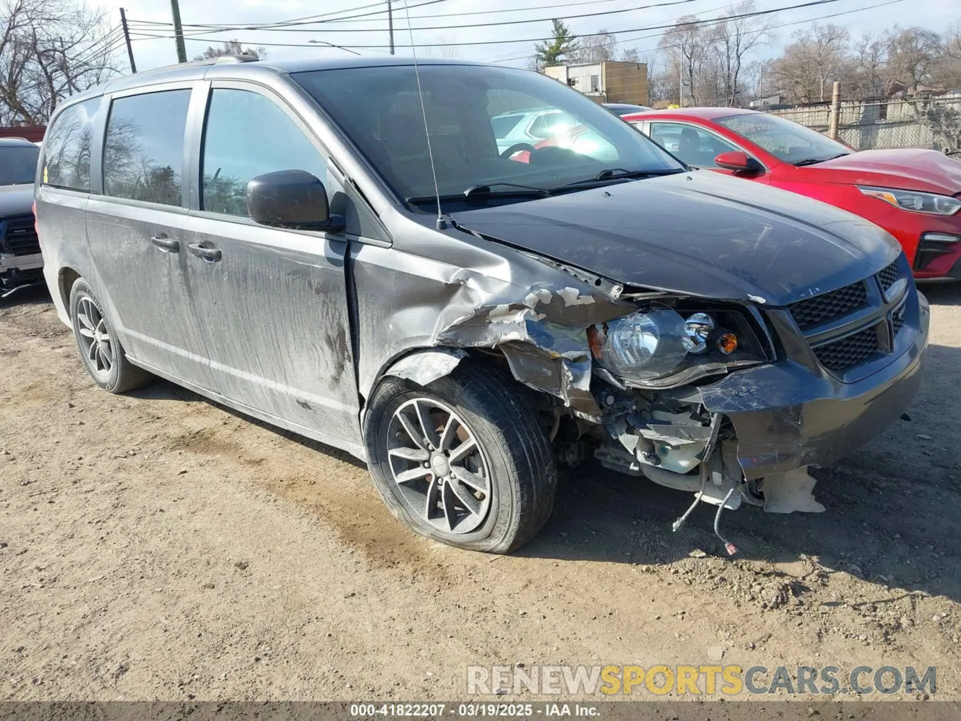 1 Photograph of a damaged car 2C4RDGEG5KR565377 DODGE GRAND CARAVAN 2019