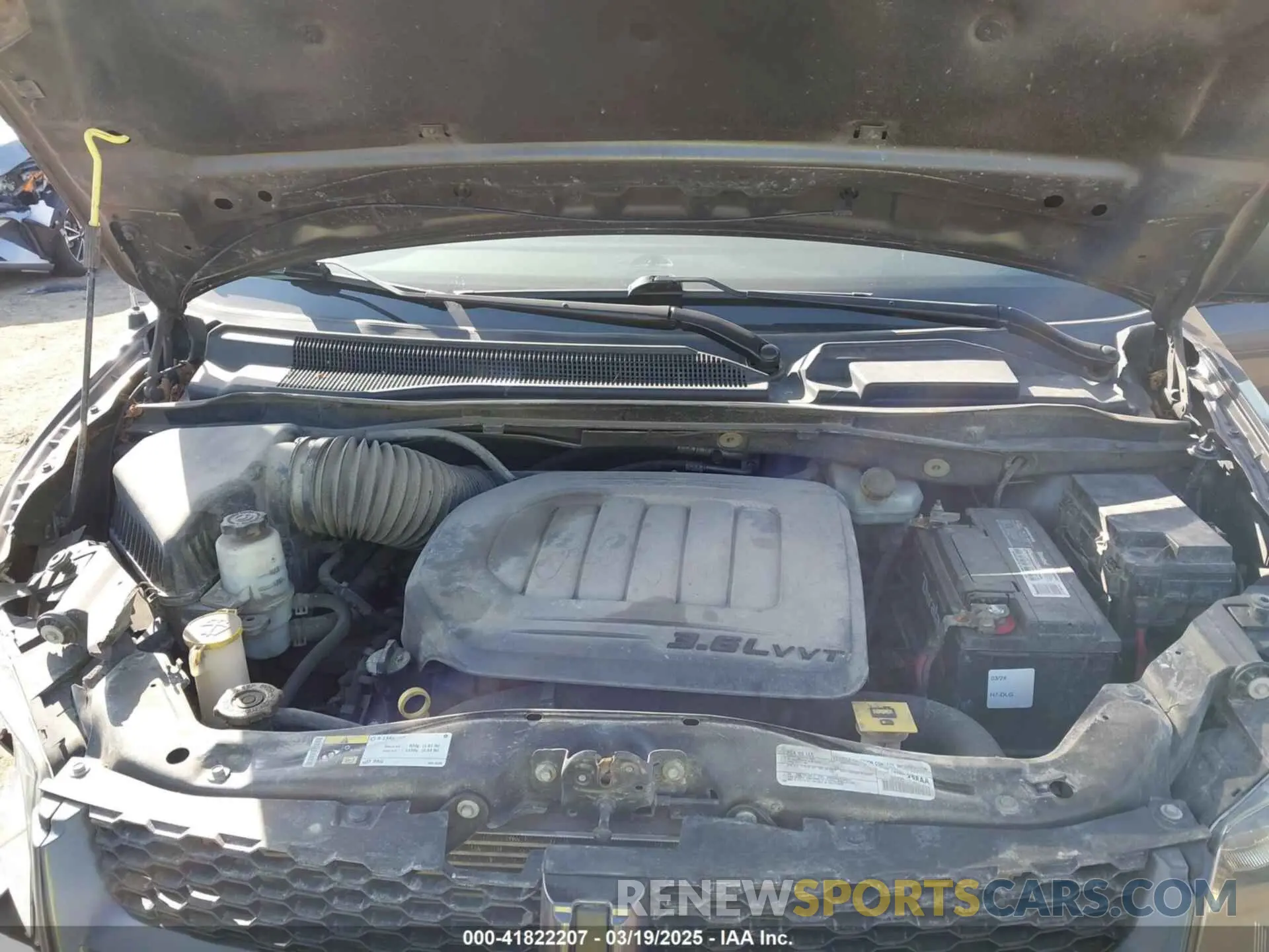 10 Photograph of a damaged car 2C4RDGEG5KR565377 DODGE GRAND CARAVAN 2019
