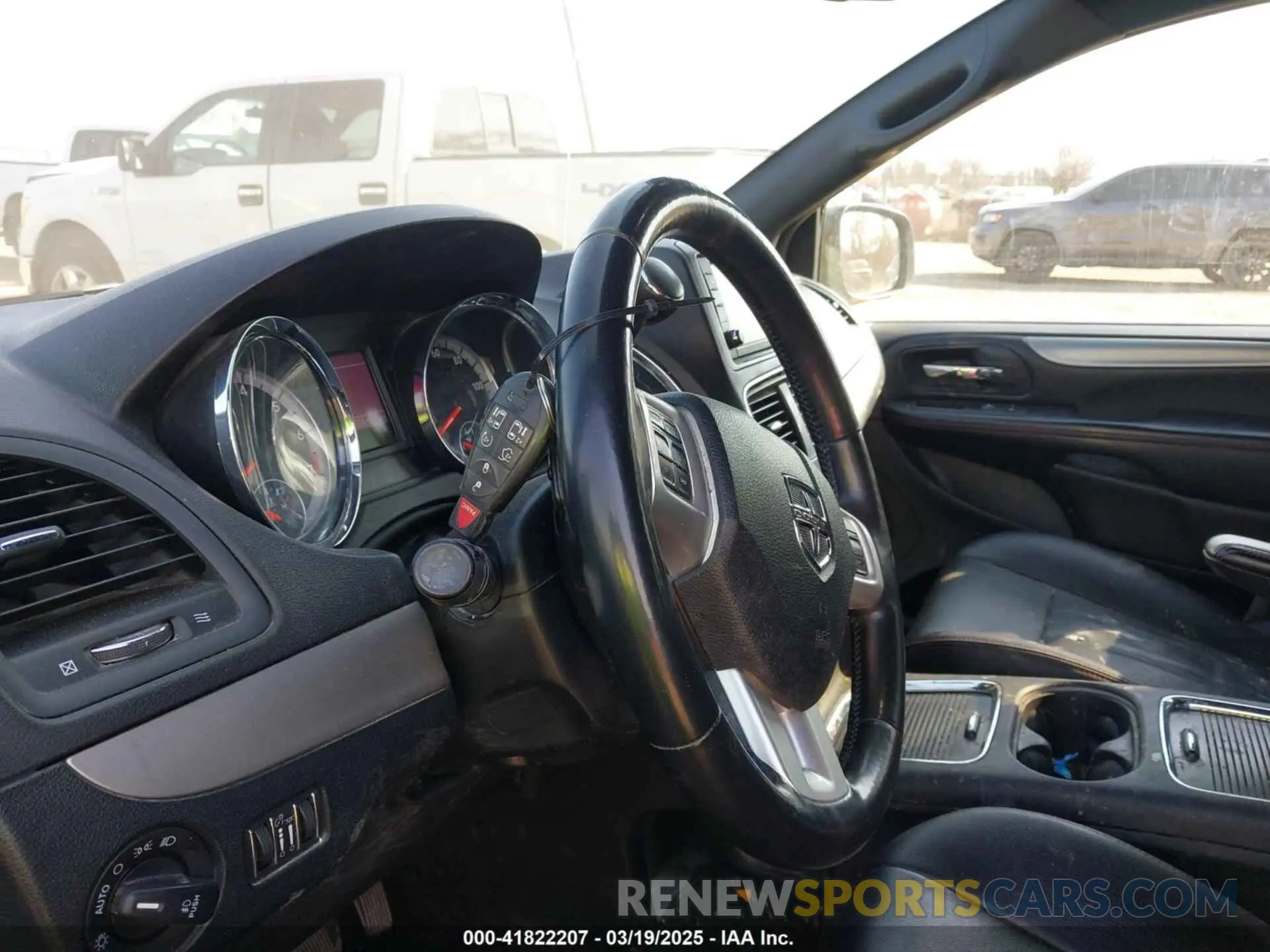 11 Photograph of a damaged car 2C4RDGEG5KR565377 DODGE GRAND CARAVAN 2019